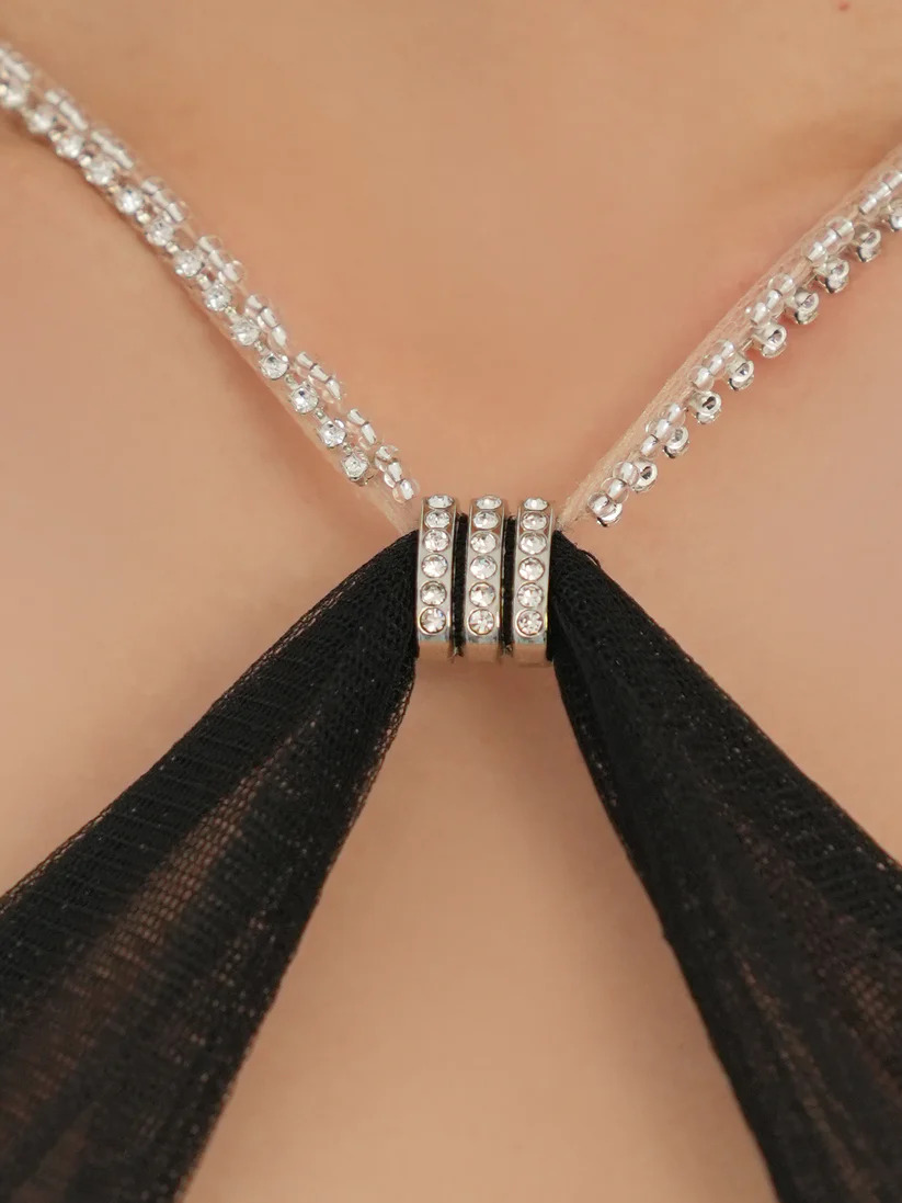 ホルターネック くびれ透け バストカット ビジュー チャーム タイトミニドレスのイメージ画像9