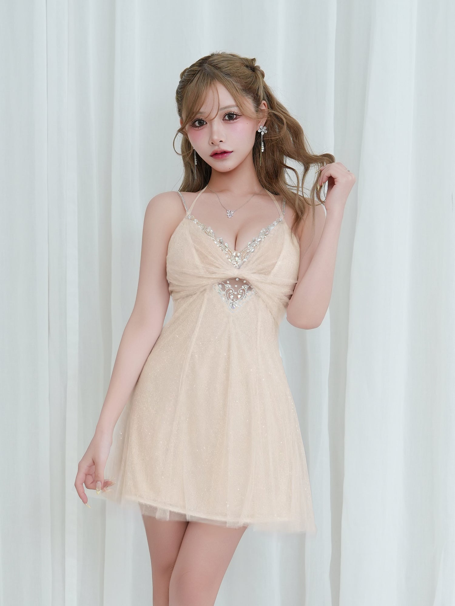 ビジュー パール ホルターネック風 レースクロス Vカット ギャザー シアーチュール フレアミニドレスのイメージ画像5