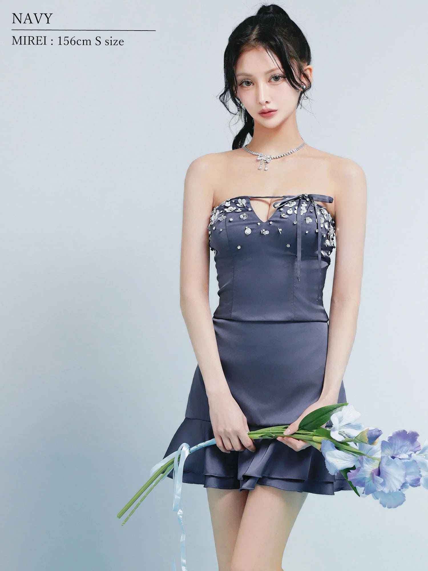 ベアトップ バストカット リボン フラワービジュー フリル サテン セットアップ フレアミニドレスのイメージ画像1