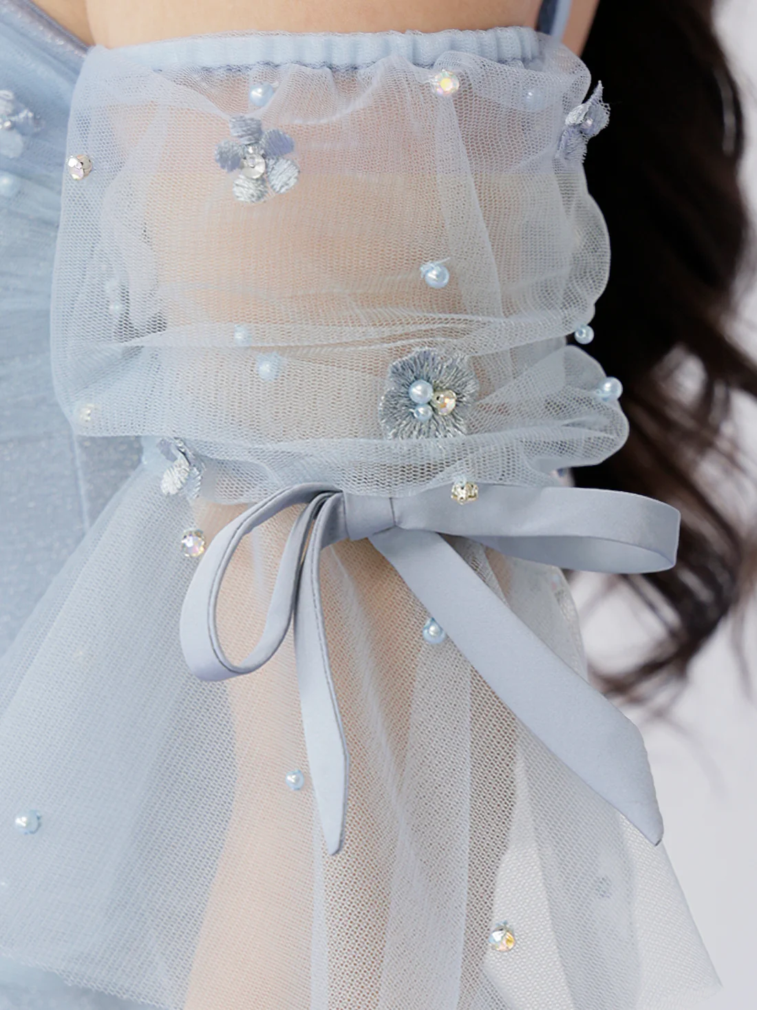 オフショル風 フラワー リボン メッシュ ベアトップ ビジュー フェミニン シアースリーブ キャミソール タイトミニドレスのイメージ画像12