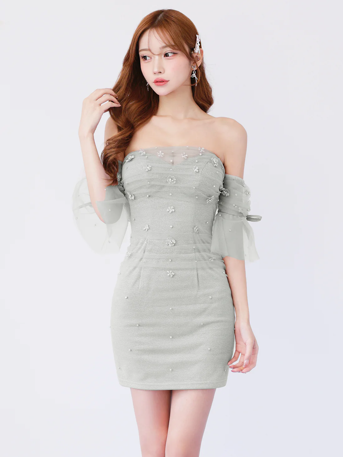 オフショル風 フラワー リボン メッシュ ベアトップ ビジュー フェミニン シアースリーブ キャミソール タイトミニドレスのイメージ画像4