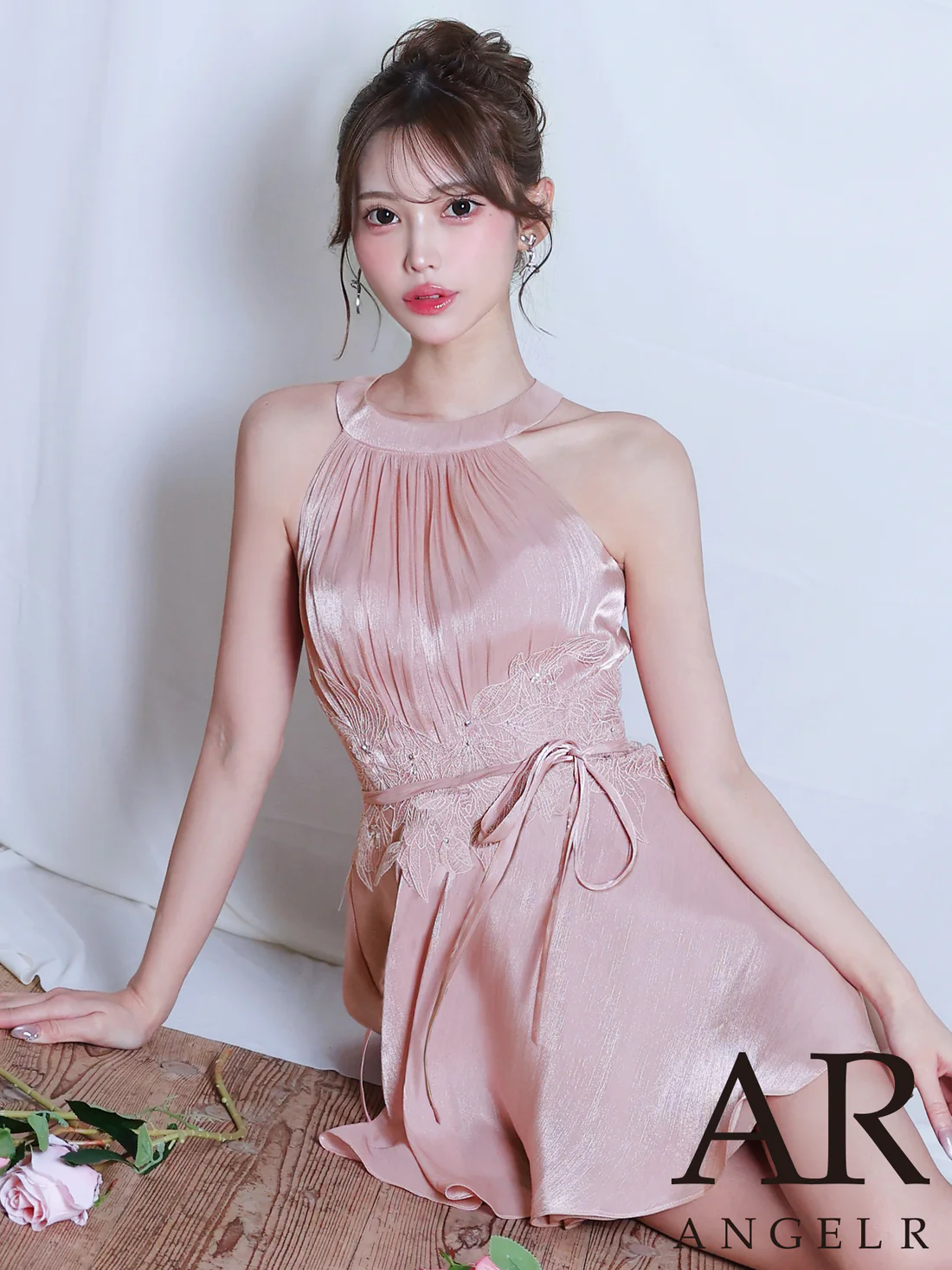 ホルターネック ウエストリボン フラワーメッシュ ギャザー 刺繍 フレアミニドレスのメイン画像