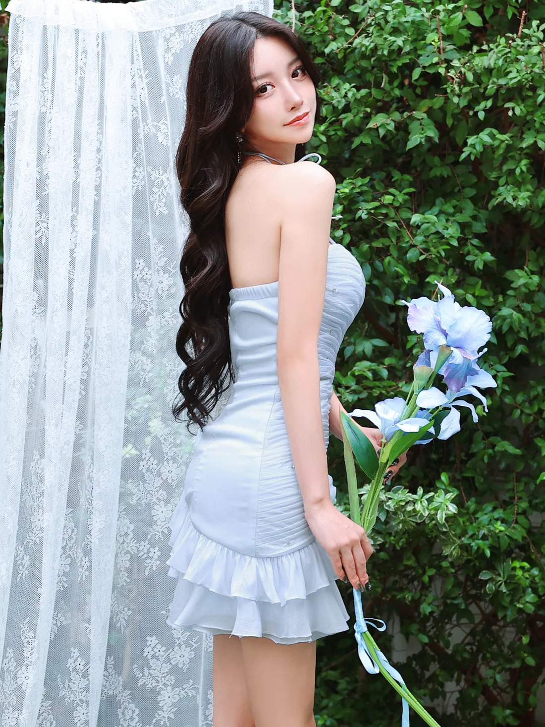 オフショルダー ネックストラップ フラワーモチーフ フリル 長袖 フェミニン フレアミニドレスのイメージ画像9