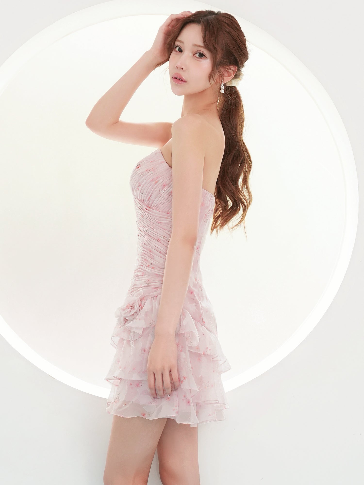 2way ホルターネック ベアトップ ドレープ シャーリング ウエストカット ラメ フリル 花柄 フレアミニドレスのイメージ画像7
