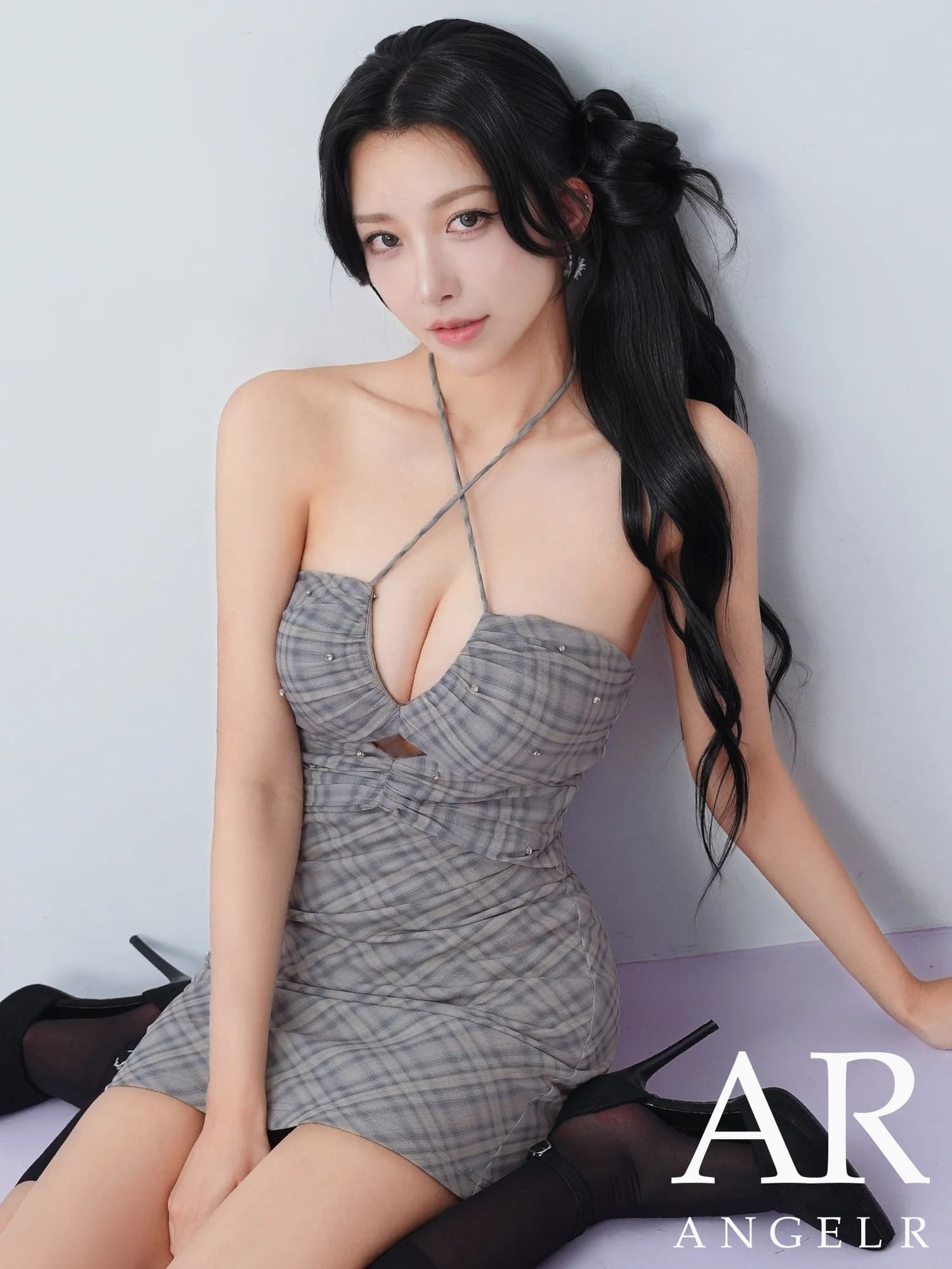 ホルターネック クロスデザイン バストカット ビジュー チェック柄 タイトミニドレスのメイン画像