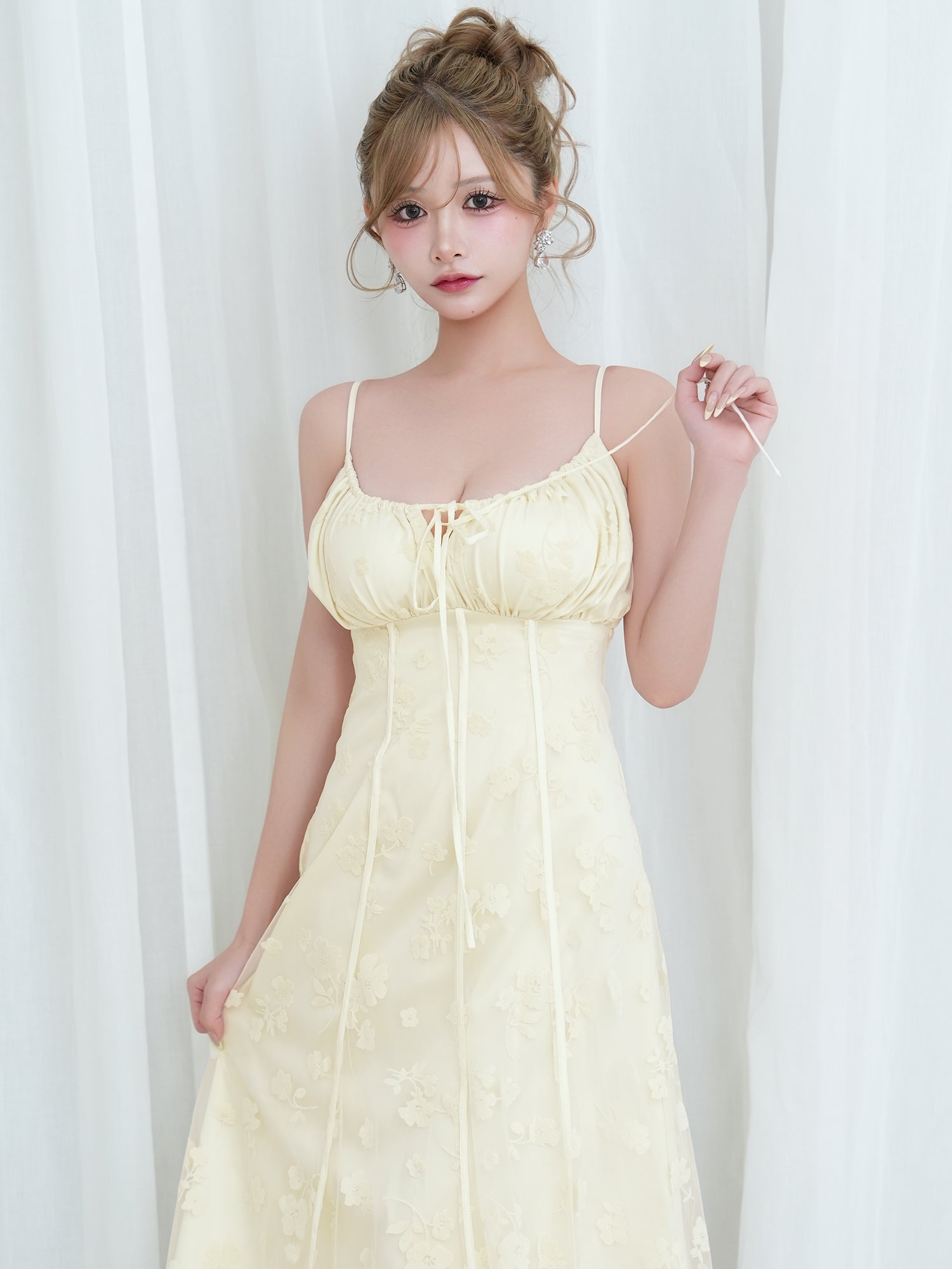 キャミソール フロントリボン ギャザー フロッキー 花柄 シアーチュール フレア 膝丈ドレスのイメージ画像4