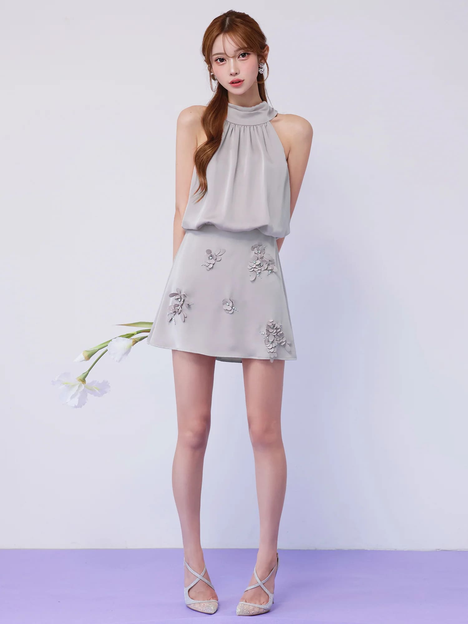 ホルターネック リボン ウエストマーク フラワーレース サテン ワンカラー フレアミニドレスのイメージ画像5