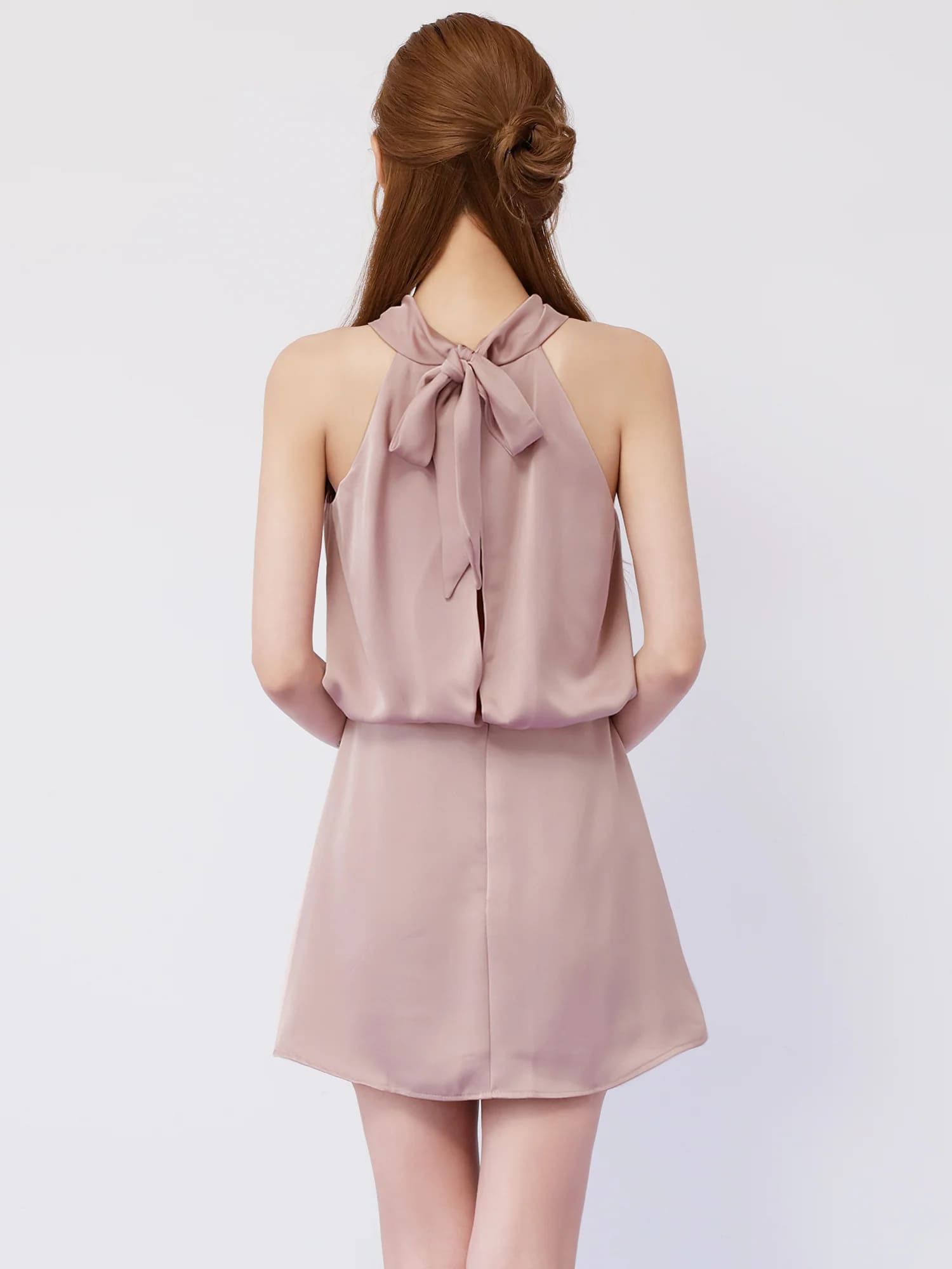 ホルターネック リボン ウエストマーク フラワーレース サテン ワンカラー フレアミニドレスのイメージ画像10