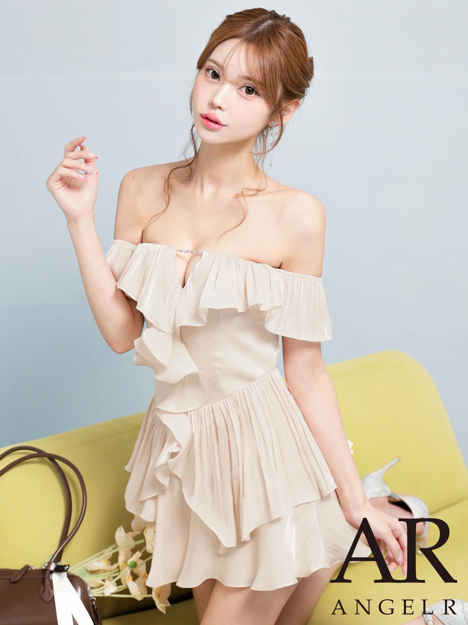 オフショルダー 肩あき バストカット ビジューチェーン フリル シフォン フレアミニドレスのメイン画像