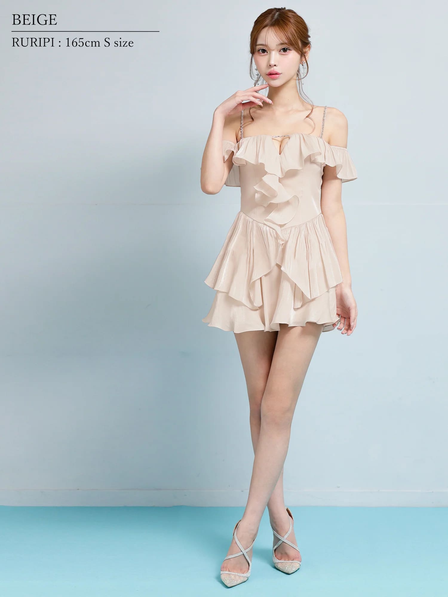 オフショルダー 肩あき バストカット ビジューチェーン フリル シフォン フレアミニドレスのイメージ画像1