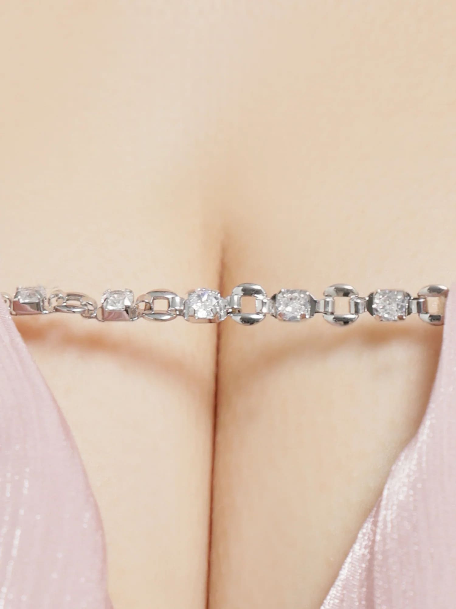 オフショルダー 肩あき バストカット ビジューチェーン フリル シフォン フレアミニドレスのイメージ画像10