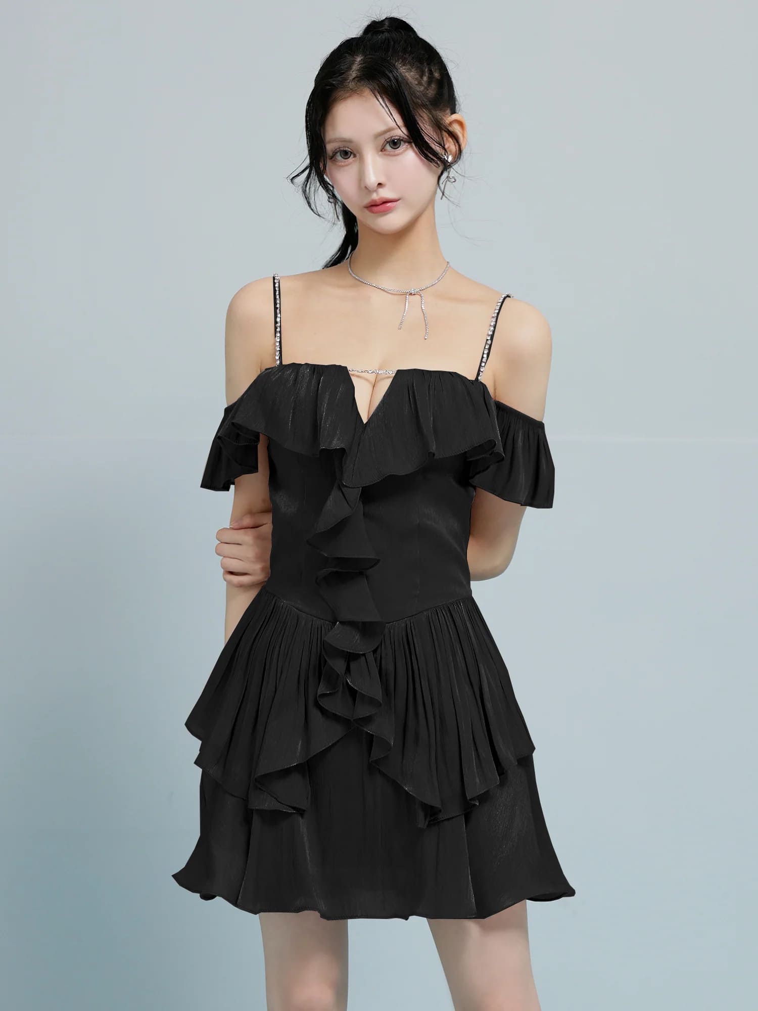 オフショルダー 肩あき バストカット ビジューチェーン フリル シフォン フレアミニドレスのイメージ画像5