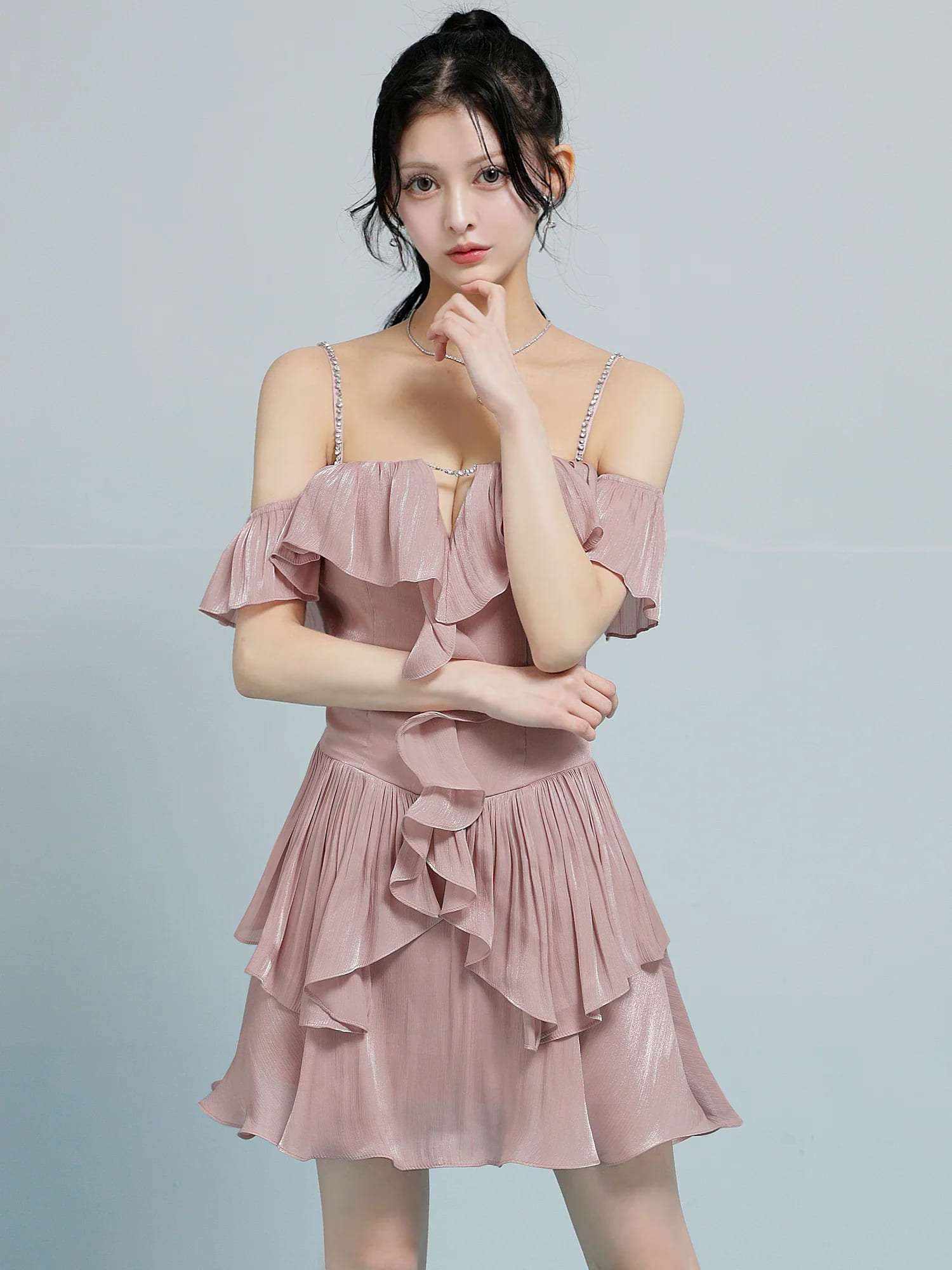 オフショルダー 肩あき バストカット ビジューチェーン フリル シフォン フレアミニドレスのイメージ画像7