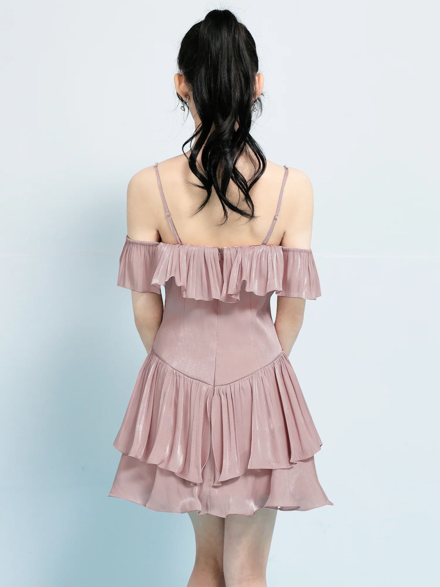 オフショルダー 肩あき バストカット ビジューチェーン フリル シフォン フレアミニドレスのイメージ画像9