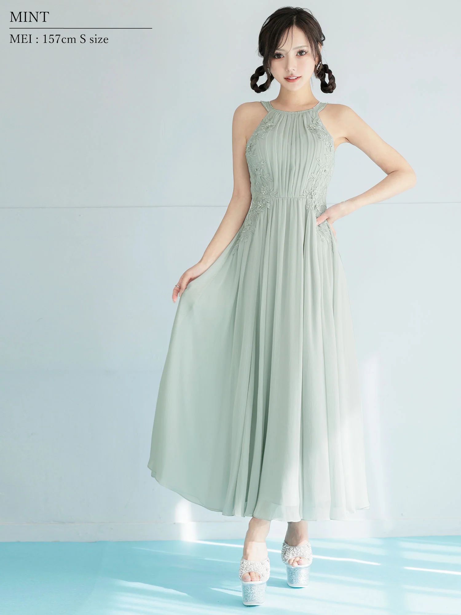 ホルターネック プリーツ リボン フラワーレース ビジュー Aラインロングドレスのイメージ画像1