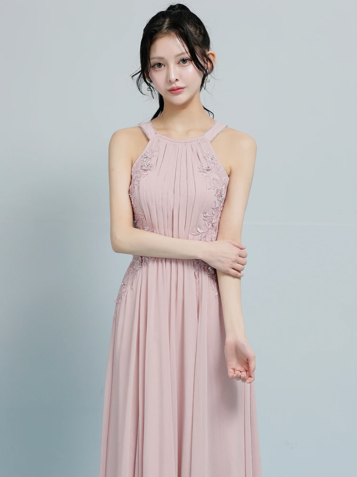 ホルターネック プリーツ リボン フラワーレース ビジュー Aラインロングドレスのイメージ画像7