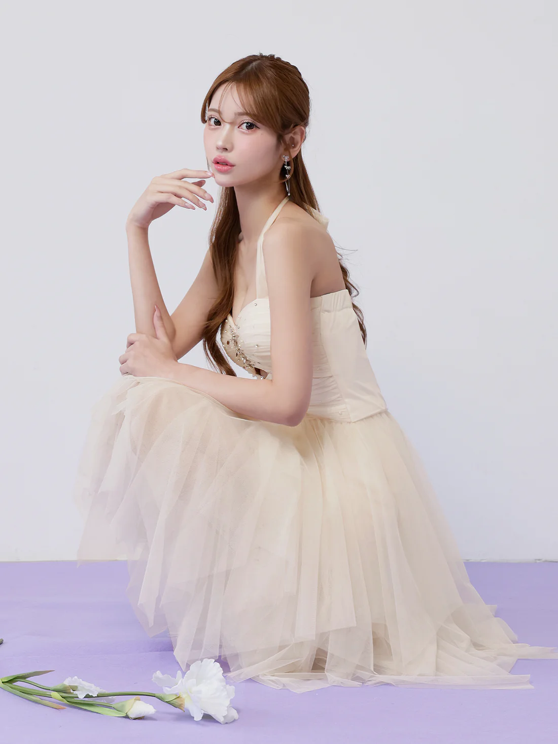 ホルターネック フロントビジュー ウエストカット フリル メッシュ ヘムライン ネックリボン Aラインロングドレスのイメージ画像1