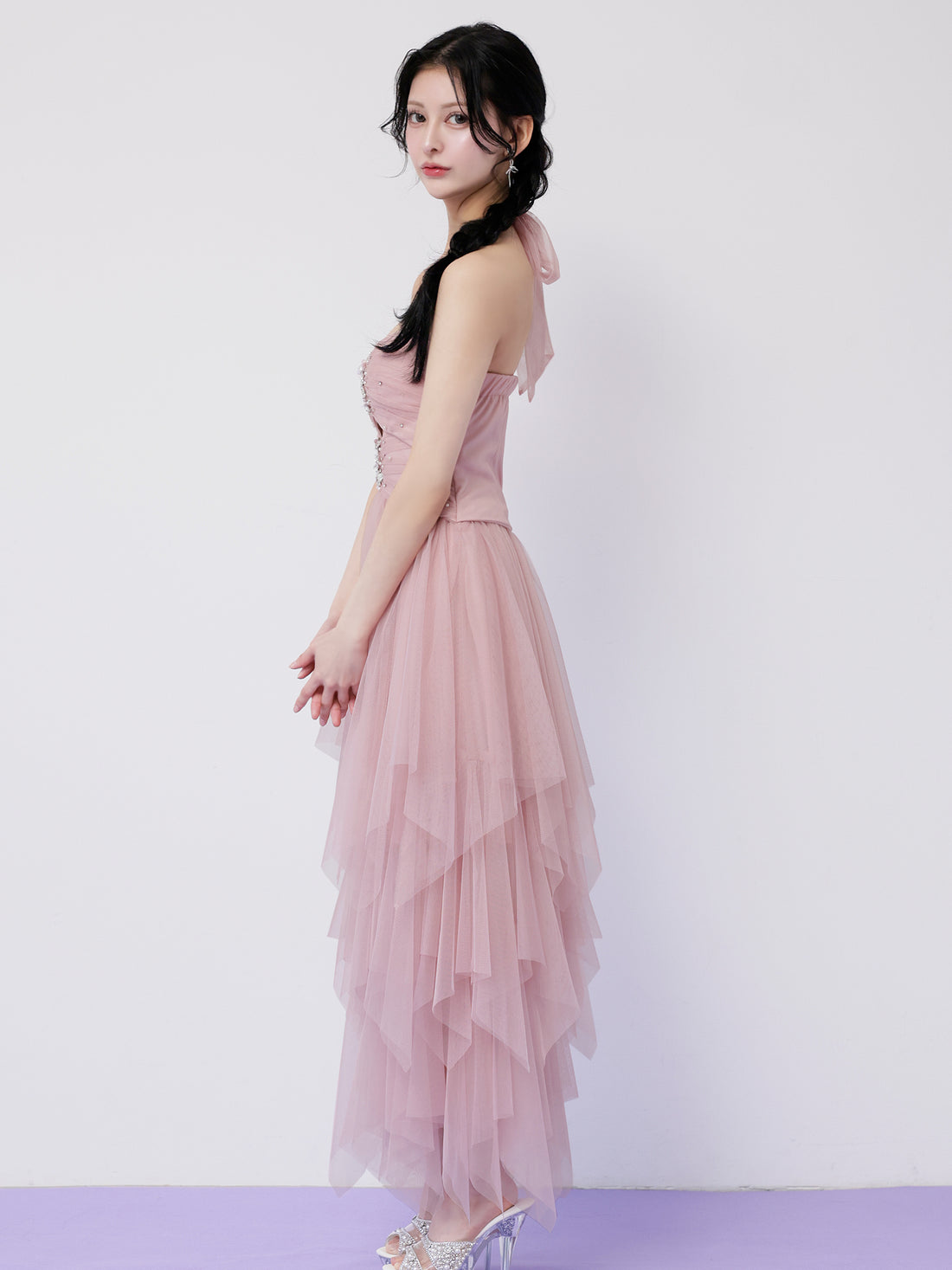 ホルターネック フロントビジュー ウエストカット フリル メッシュ ヘムライン ネックリボン Aラインロングドレスのイメージ画像9