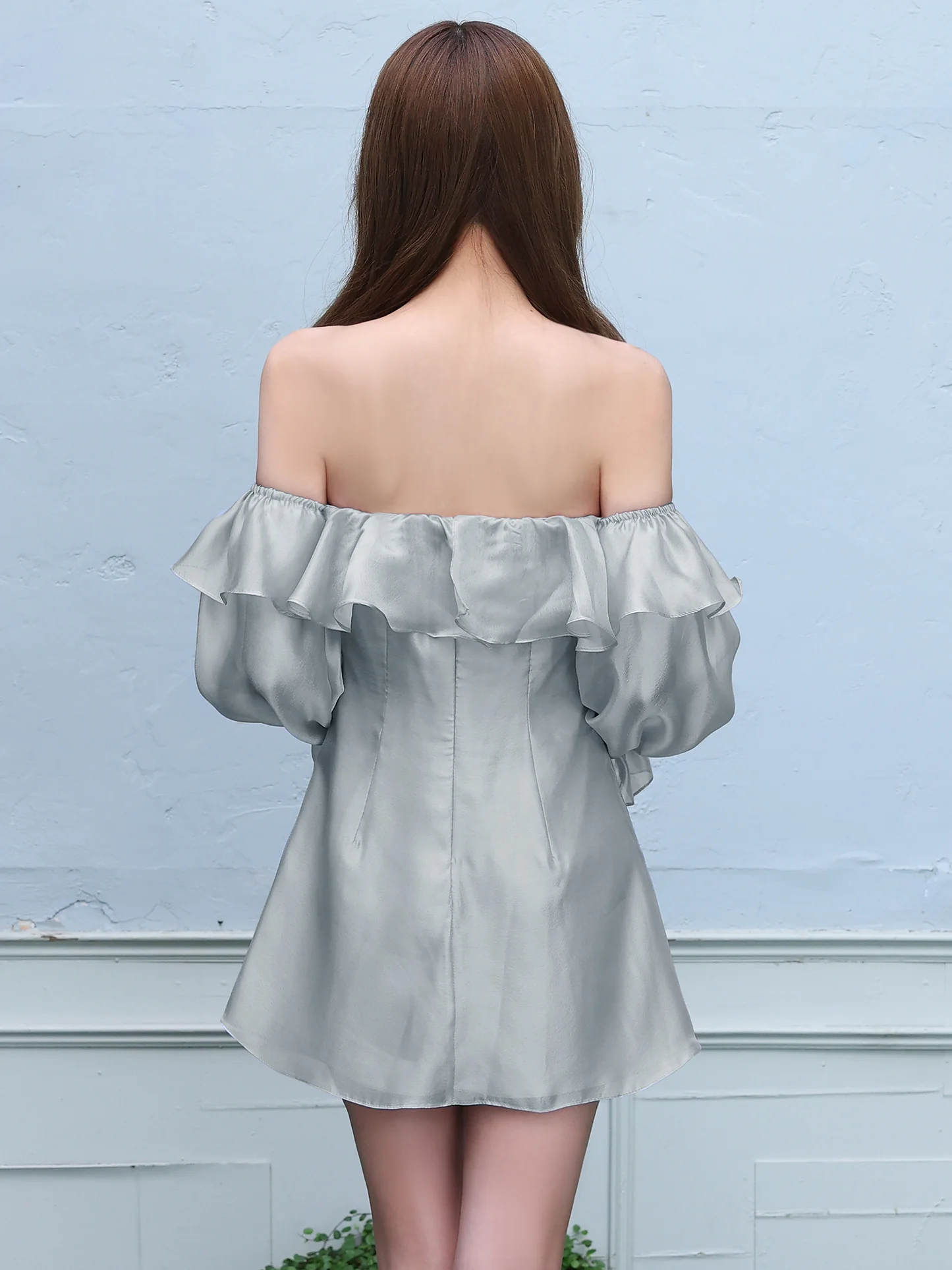 オフショルダー ネックストラップ フラワーモチーフ フリル 長袖 フェミニン フレアミニドレスのイメージ画像4