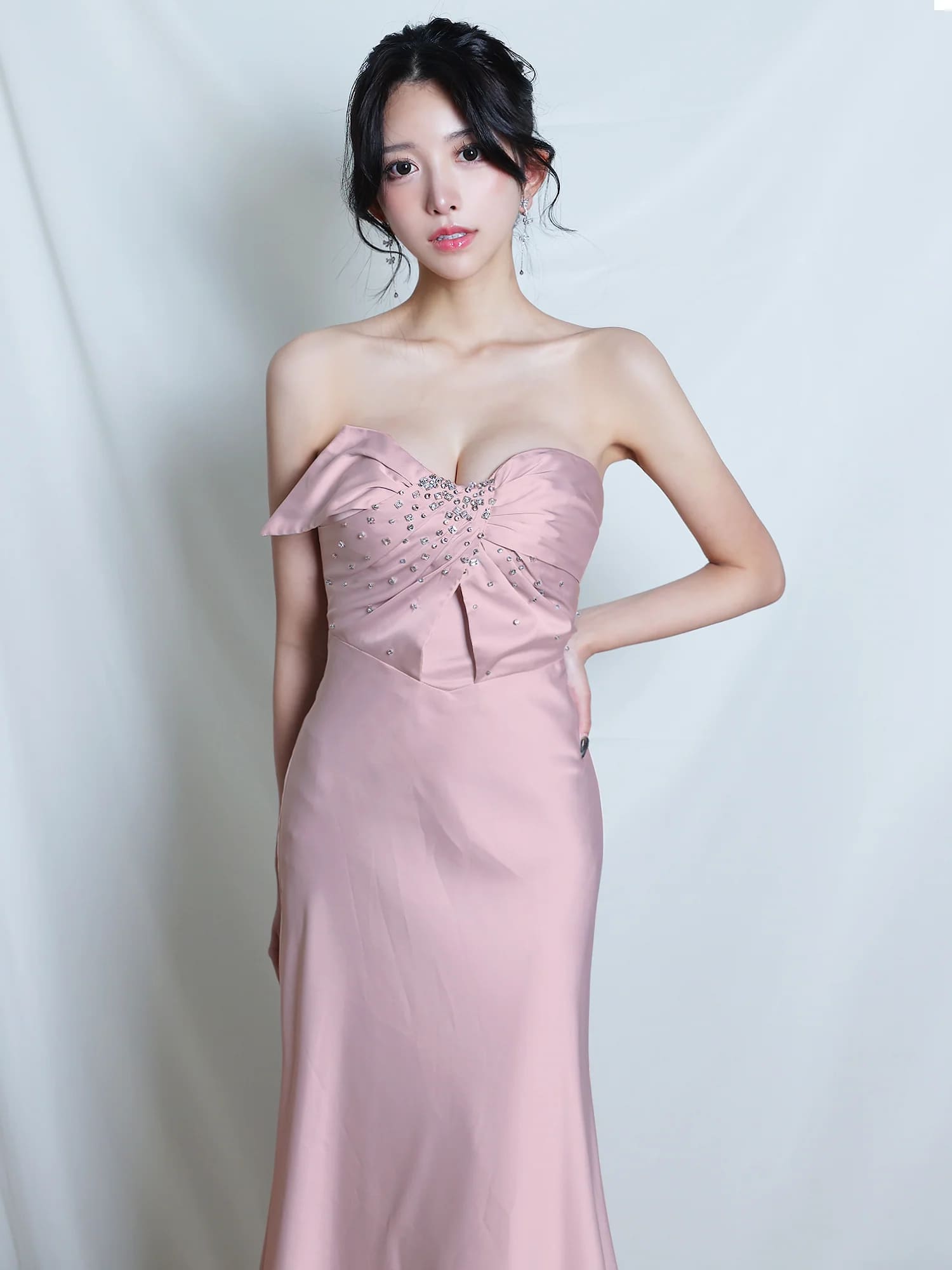 2way ベアトップ キャミソール ハートカット ツイストデザイン ビジュー パール Aラインロングドレスのイメージ画像4