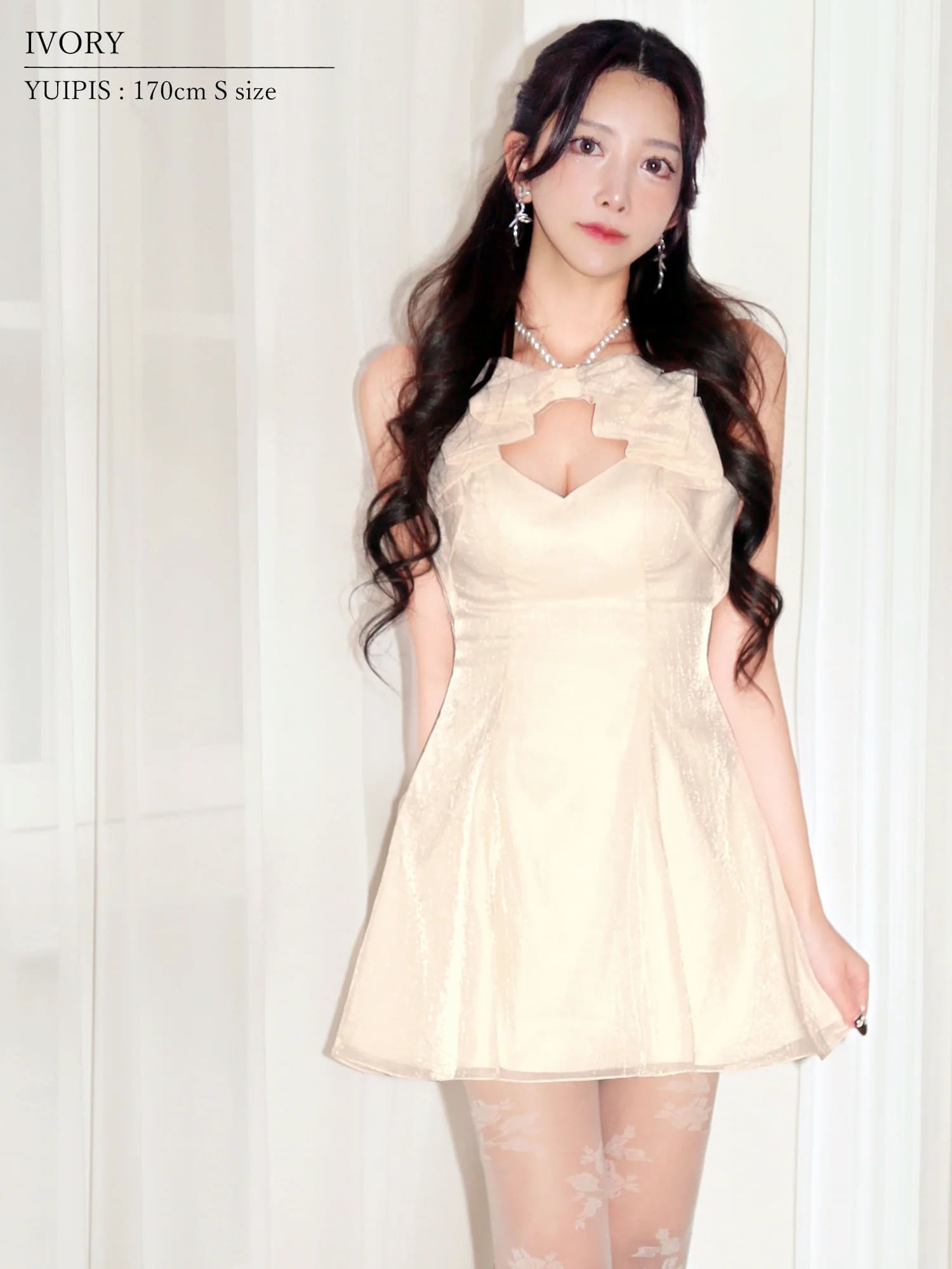 ホルターネック パールチェーン フロントリボン バストカット ビジュー フレアミニドレスのイメージ画像2