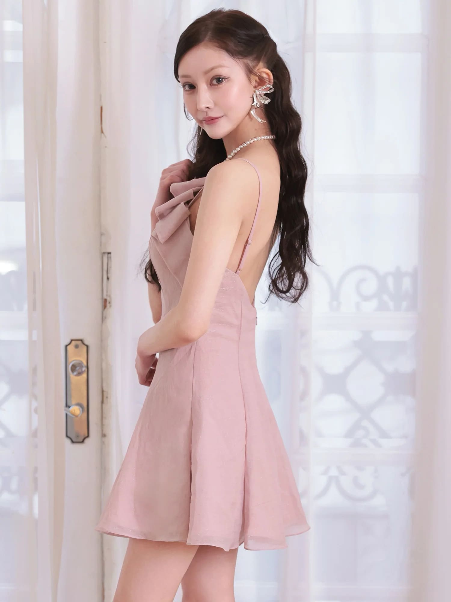 ホルターネック パールチェーン フロントリボン バストカット ビジュー フレアミニドレスのイメージ画像5