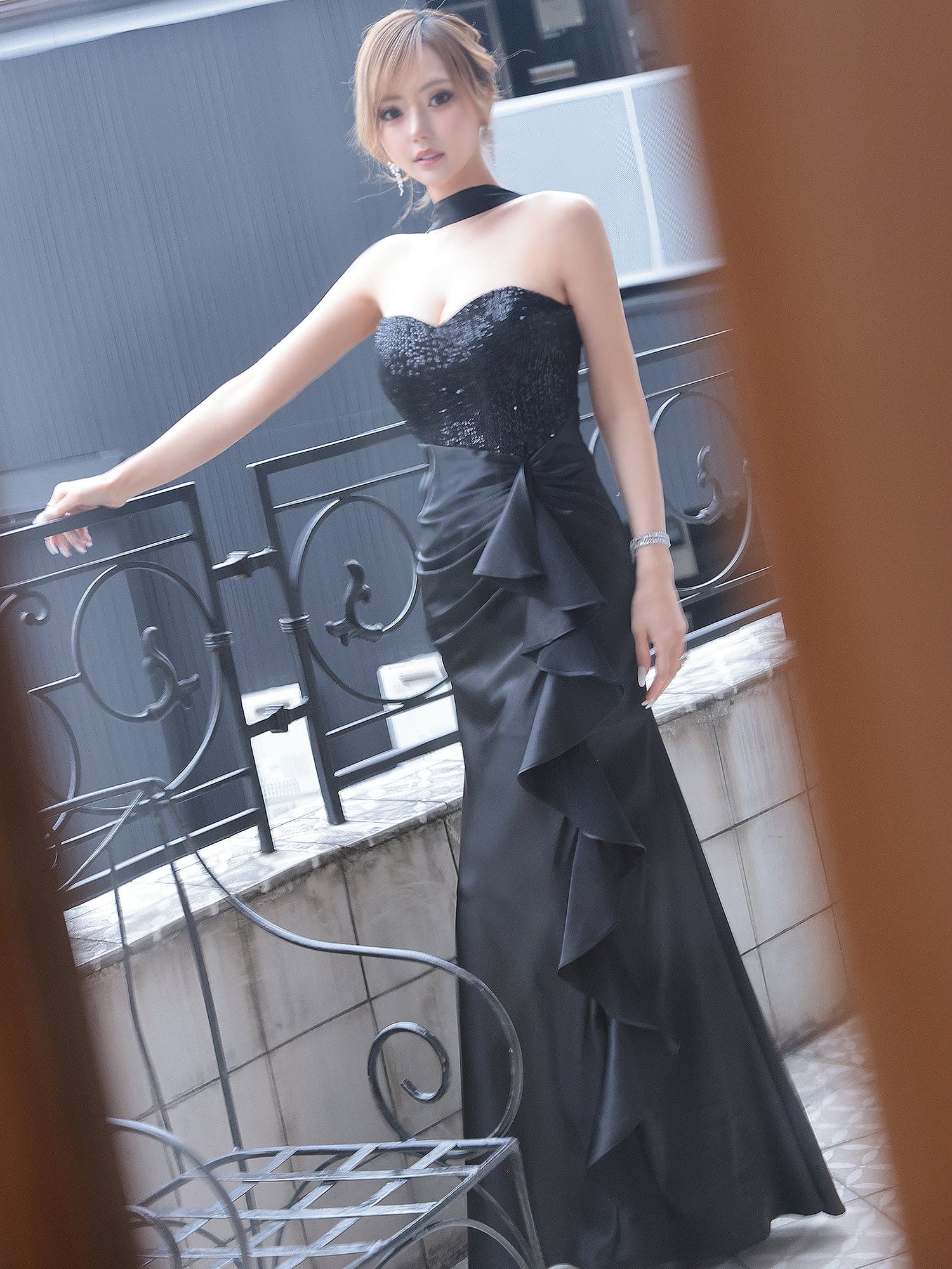 2way ベアトップ ハートカット チョーカー フロントスパンコール フリル マーメイドライン タイトロングドレスのイメージ画像2