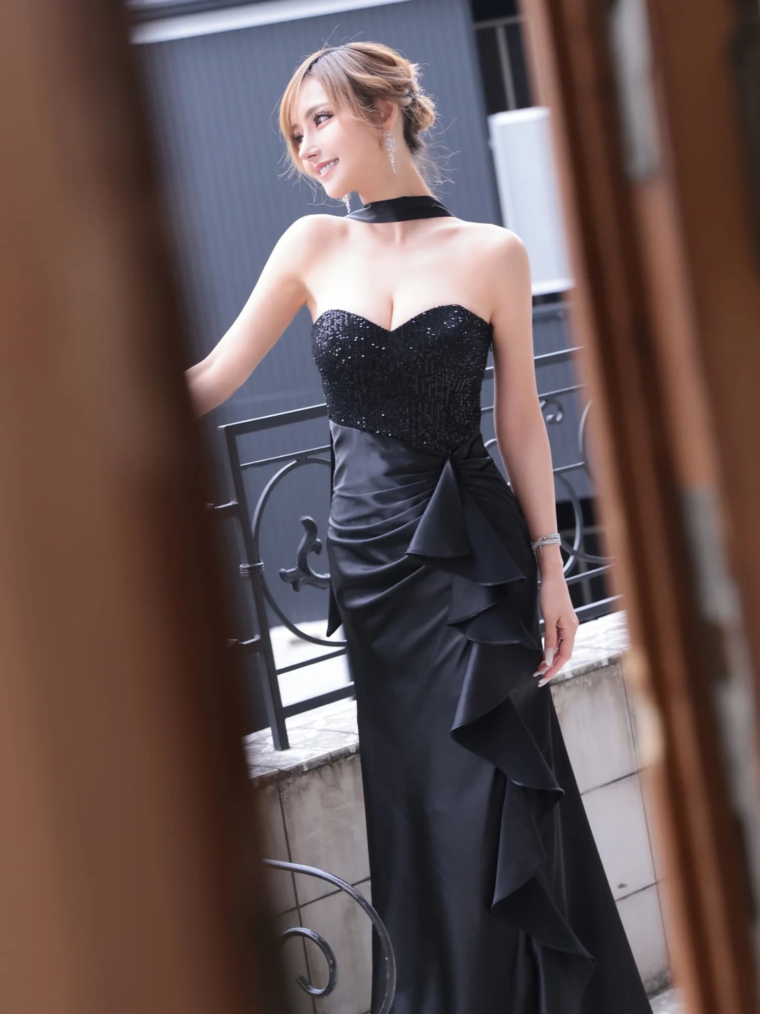 2way ベアトップ ハートカット チョーカー フロントスパンコール フリル マーメイドライン タイトロングドレスのイメージ画像3