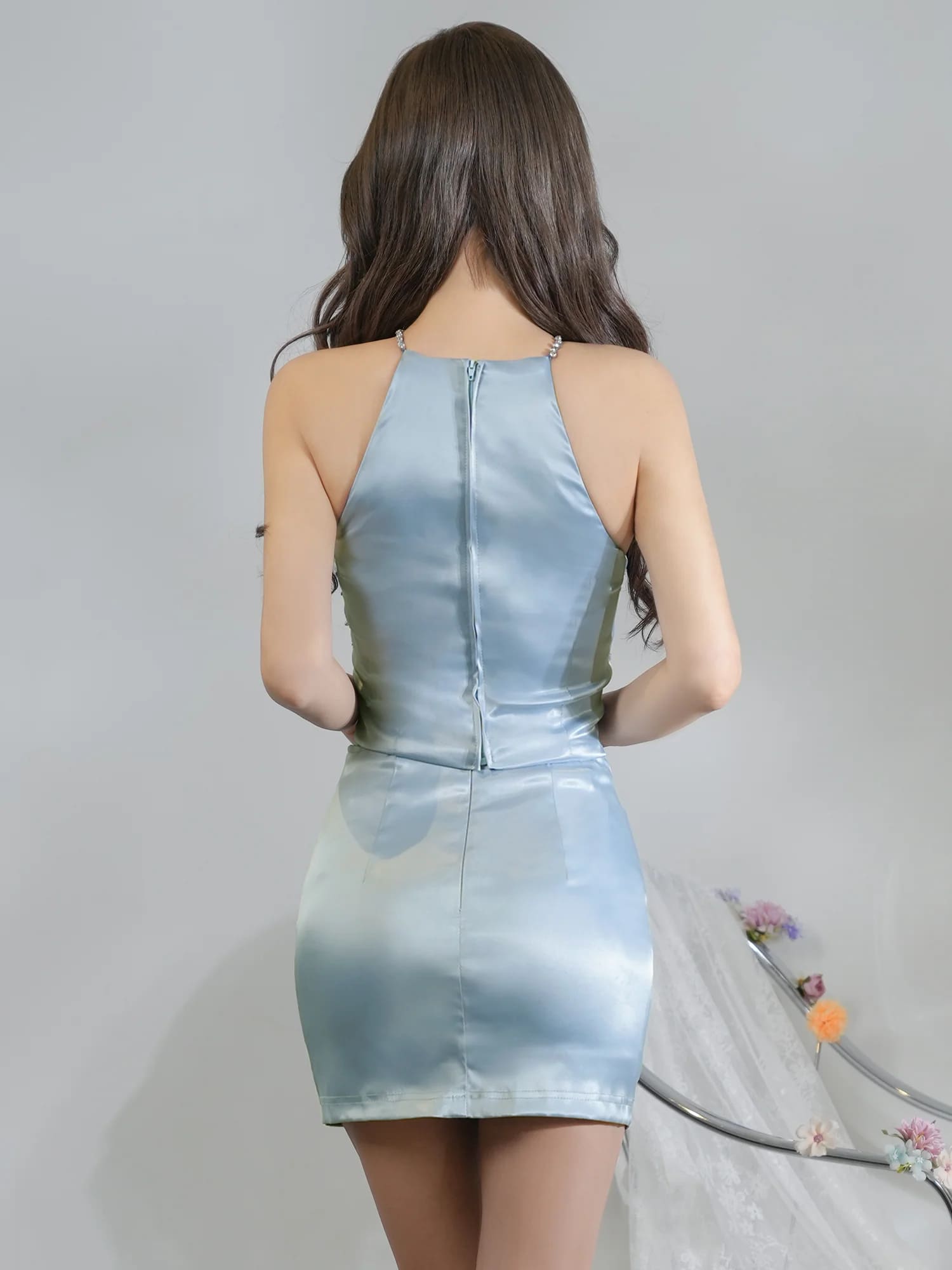 クロスデザイン ホルターネック オープンバスト リボン ビジュー サテン セットアップ タイトミニドレスのイメージ画像10