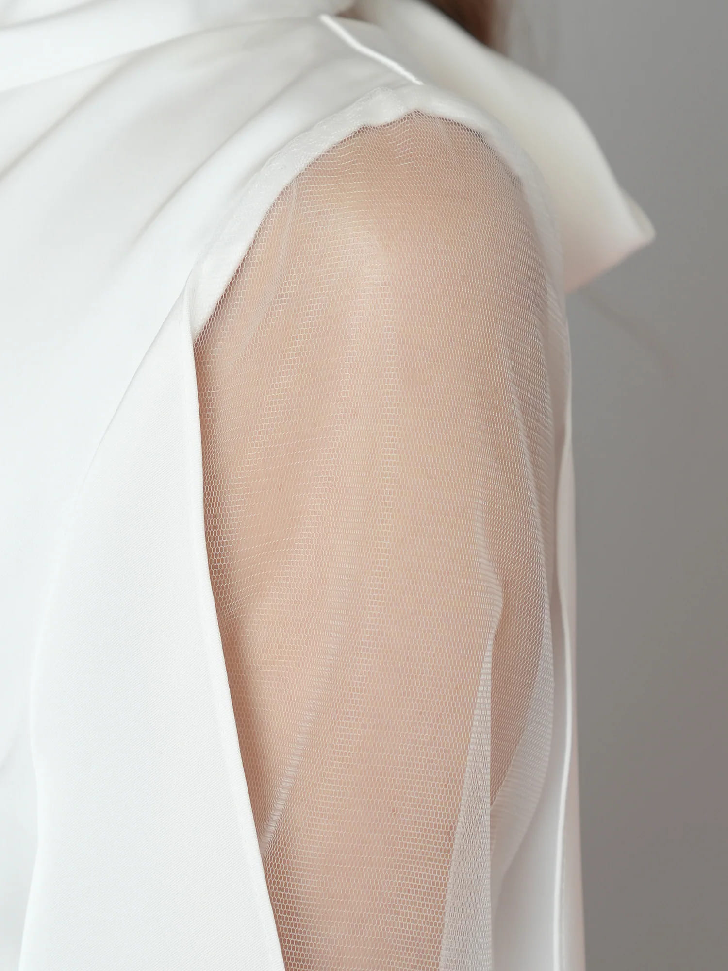 ロングスリーブ ショルダーカット ハイネック バックリボン サテン フレアミニドレスのイメージ画像7