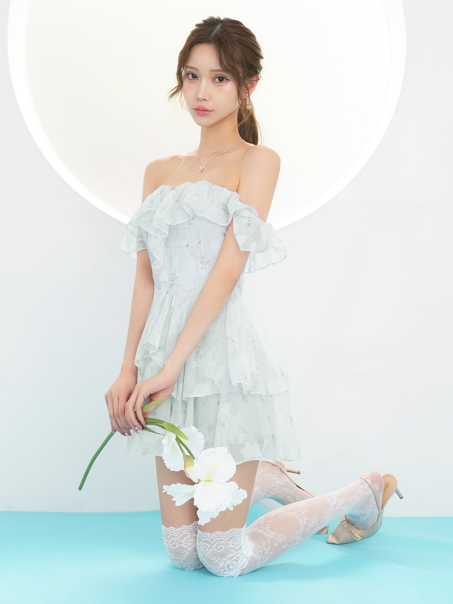 2way オフショルダー 肩あき バストカット ラメ フリル 花柄 フレアミニドレスのイメージ画像2