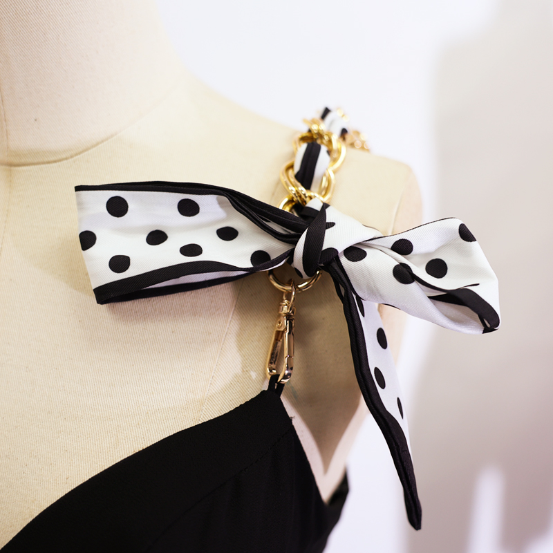 ワンカラー ショルダーチェーン スカーフ フレアミニドレスのイメージ画像10