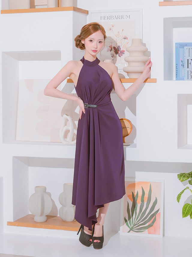 ホルターネック ウエストベルト タック アシンメトリー ワンカラー 膝丈ドレスのイメージ画像2