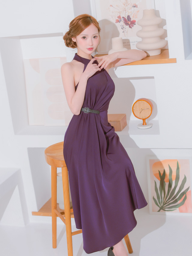 ホルターネック ウエストベルト タック アシンメトリー ワンカラー 膝丈ドレスのイメージ画像3