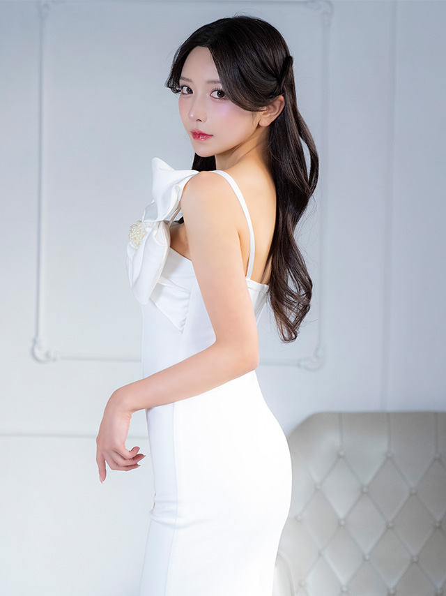 フェミニン ワンショルダー パールストラップ付き ビッグリボン バックスリット 膝丈ドレスのイメージ画像2