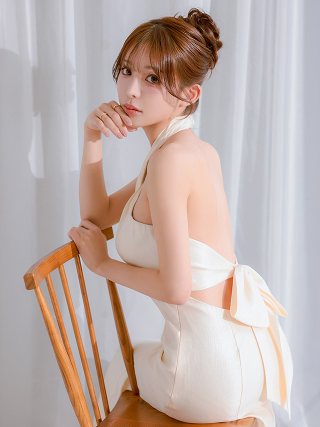 ホルターネック バックリボン クロスデザイン バックオープン ワンカラー マーメイドロングドレスのイメージ画像2