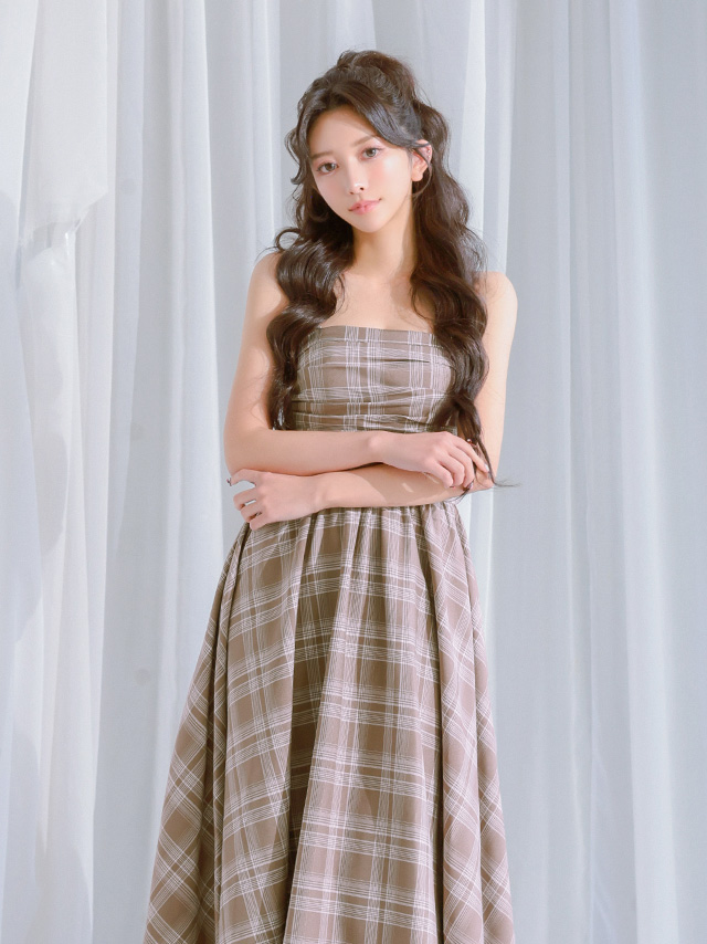 2way ベアトップ キャミソール ギャザー チェック柄 フレア 膝丈ドレスのイメージ画像2