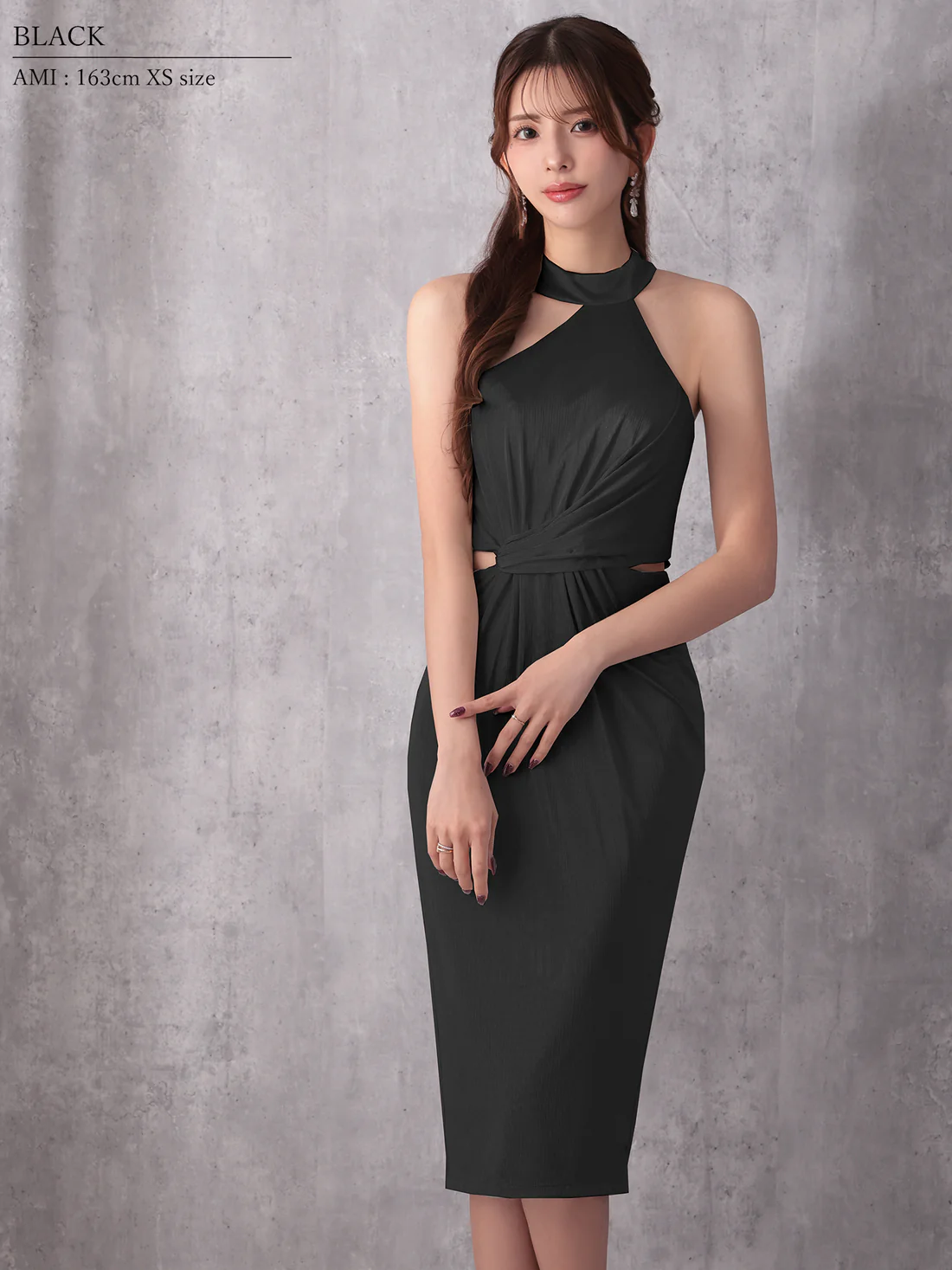 アシンメトリー ホルターネック ウエストクロス サイドカット 膝丈ドレスのイメージ画像5