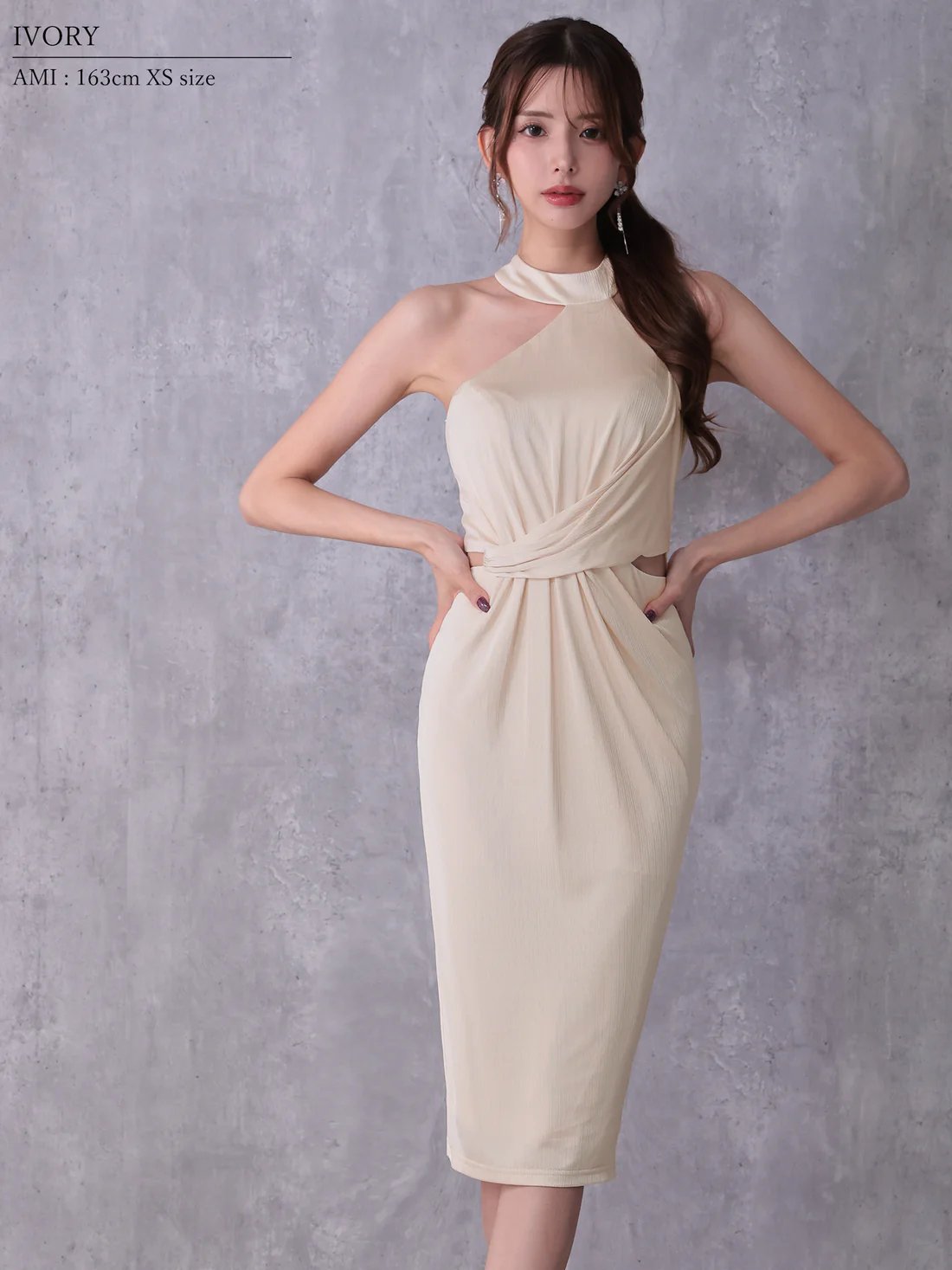 アシンメトリー ホルターネック ウエストクロス サイドカット 膝丈ドレスのイメージ画像7