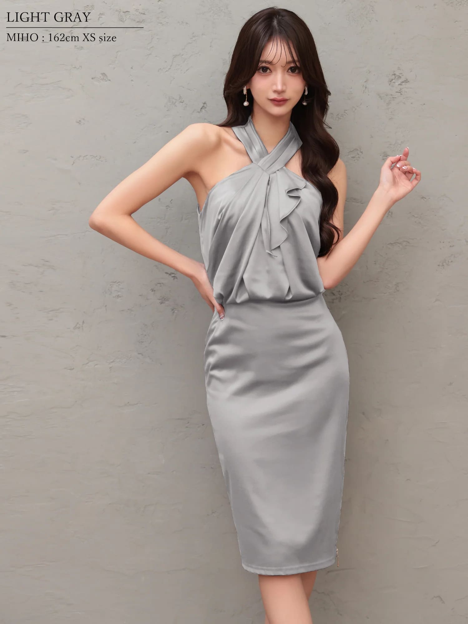 ホルターネック クロスデザイン フロントフリル サテン ジップデザイン タイト 膝丈ドレスのイメージ画像5