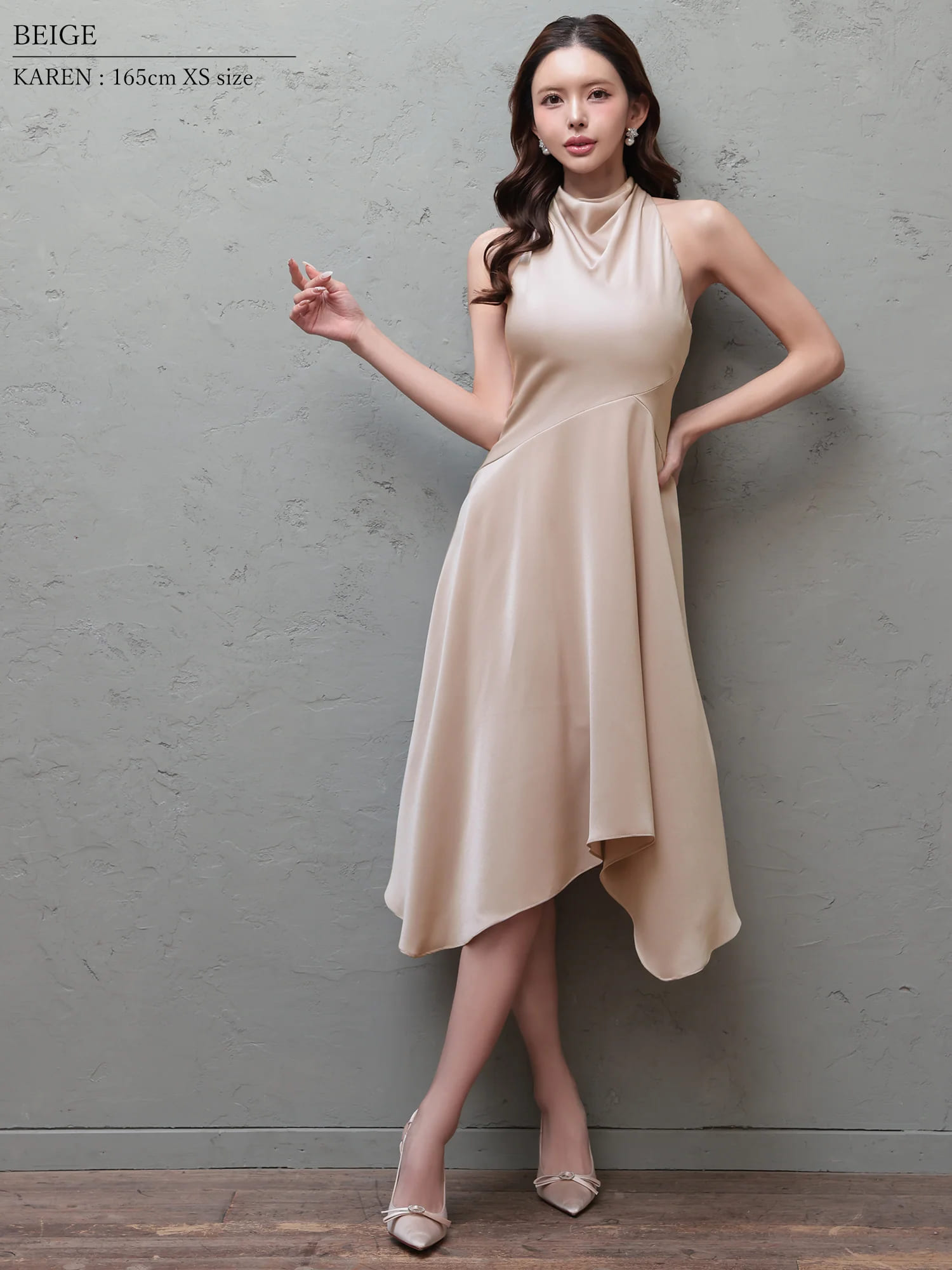 ノースリーブ ネックデザイン アシンメトリー ワンカラー 膝丈ドレスのイメージ画像1