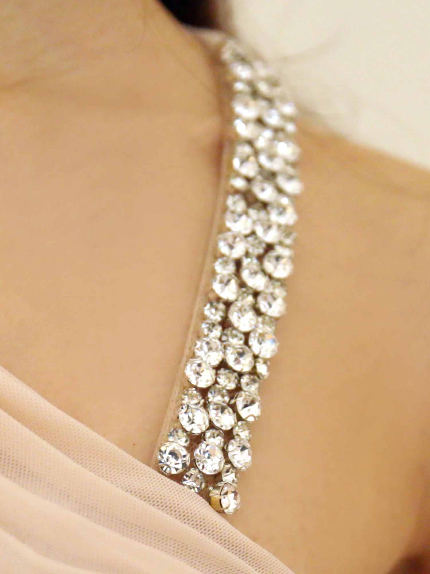 ドレープ ホルターネック ウエストツイスト バックオープン セクシー ワンカラー タイト 膝丈ドレスのイメージ画像10