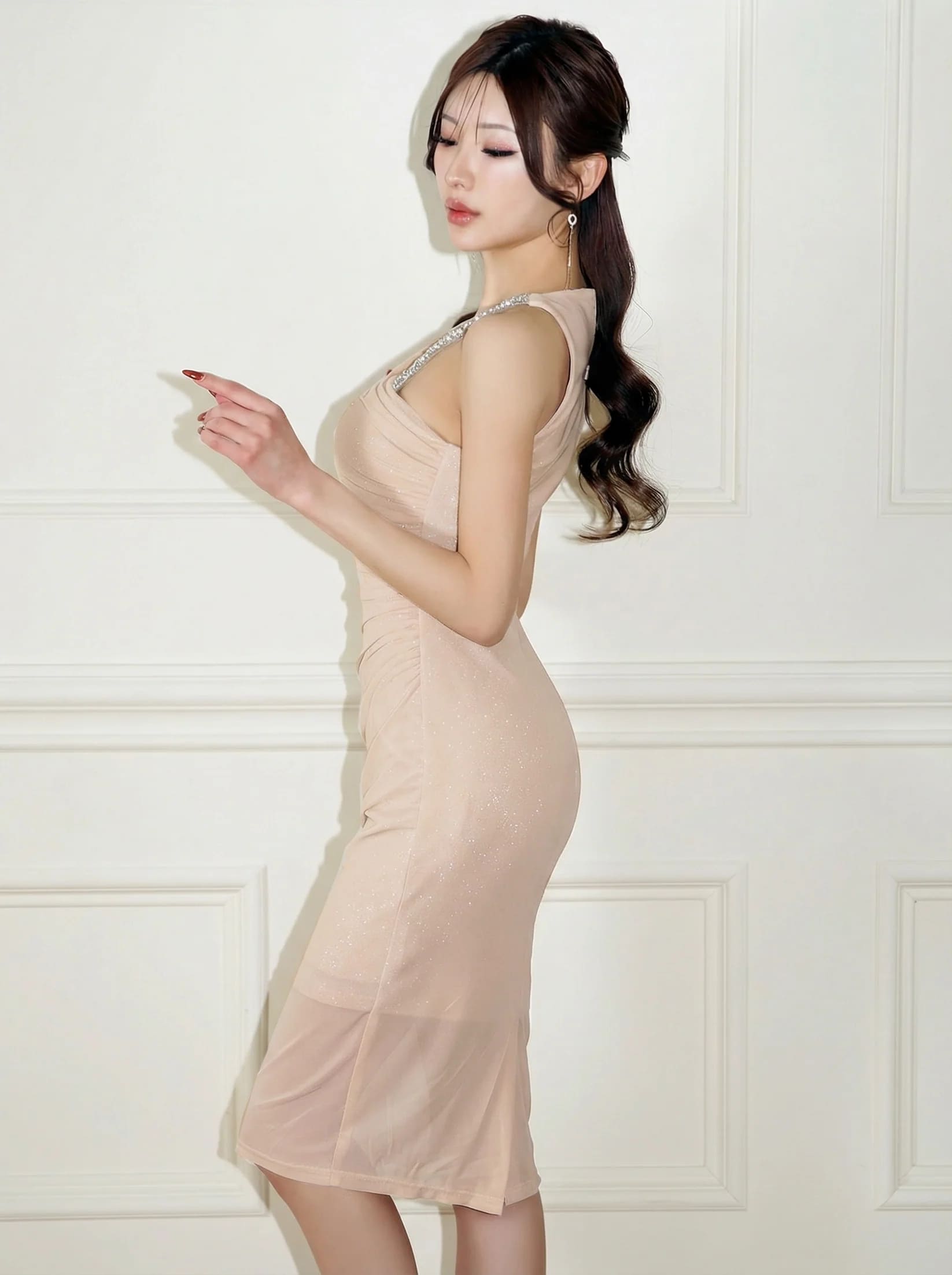 ドレープ ホルターネック ウエストツイスト バックオープン セクシー ワンカラー タイト 膝丈ドレスのイメージ画像8