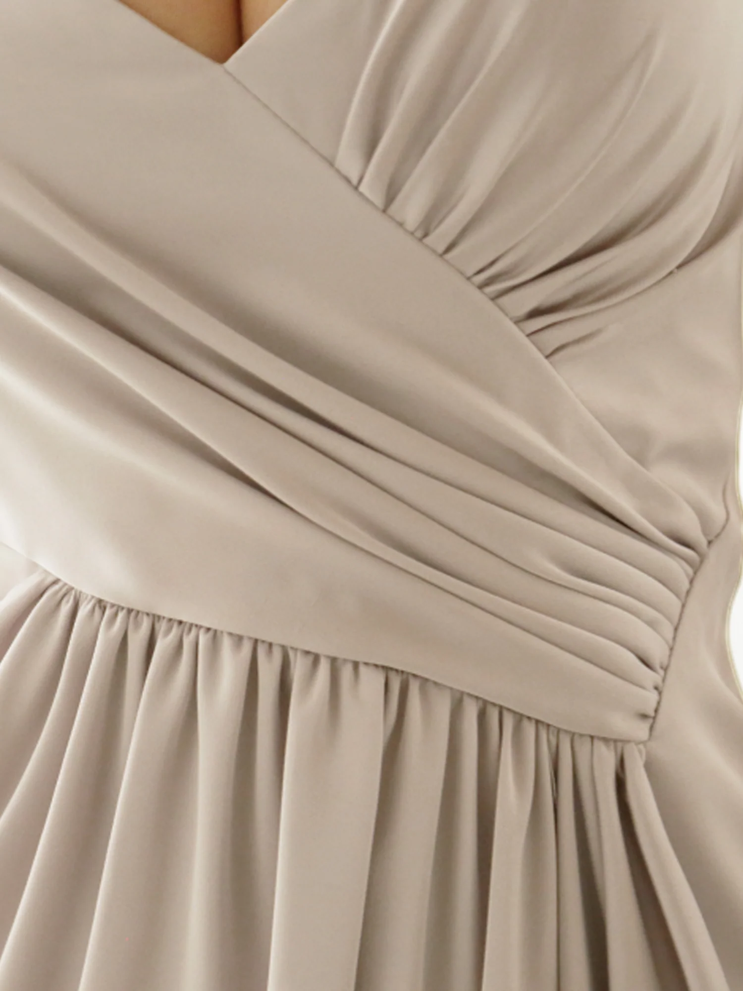 ドレープ ホルターネック ウエストツイスト バックオープン セクシー ワンカラー タイト 膝丈ドレスのイメージ画像11