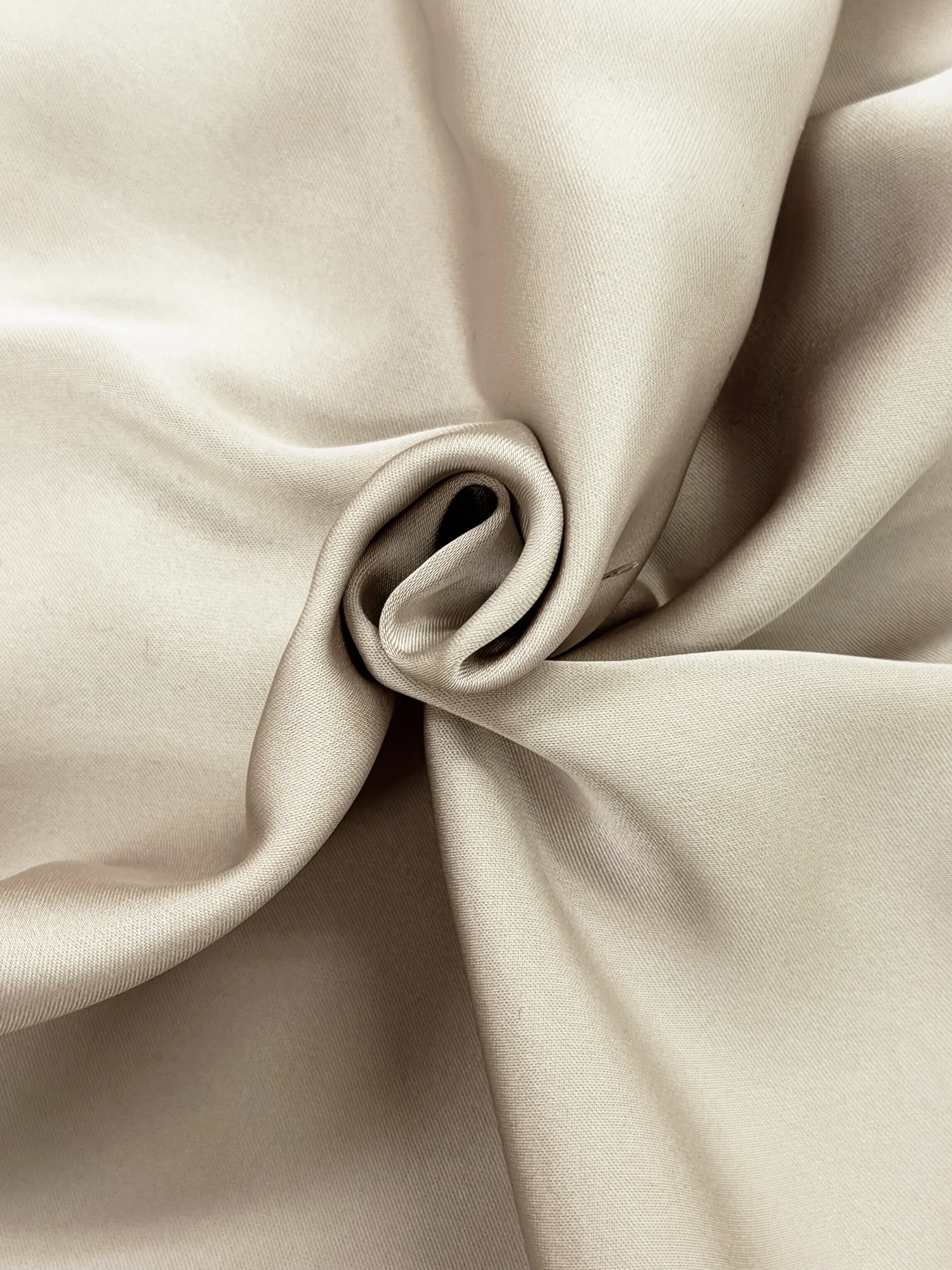 ドレープ ホルターネック ウエストツイスト バックオープン セクシー ワンカラー タイト 膝丈ドレスのイメージ画像12