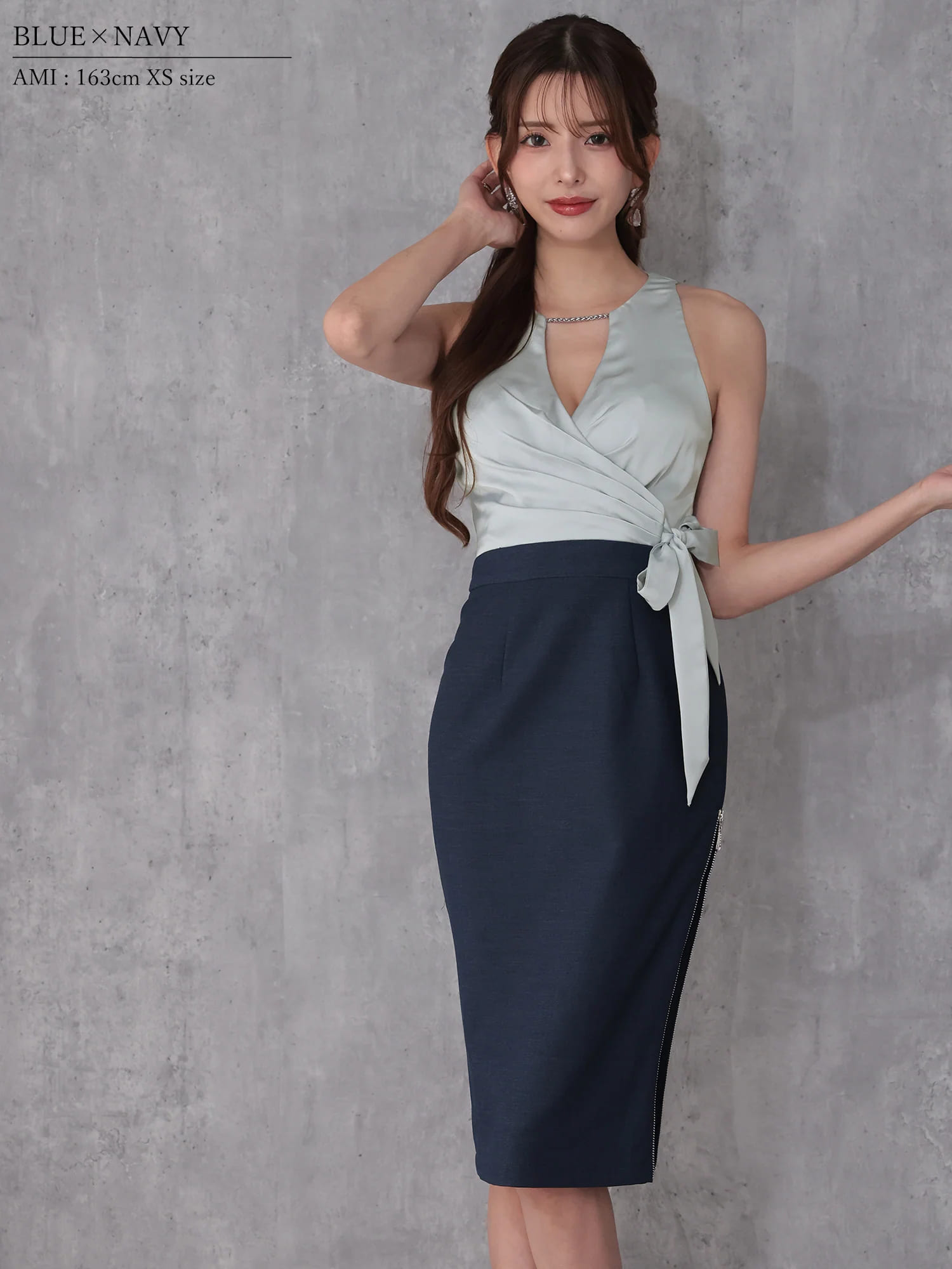 ノースリーブ バストタック チェーン ウエストクロス リボン ジップデザイン バイカラー 膝丈ドレスのイメージ画像1