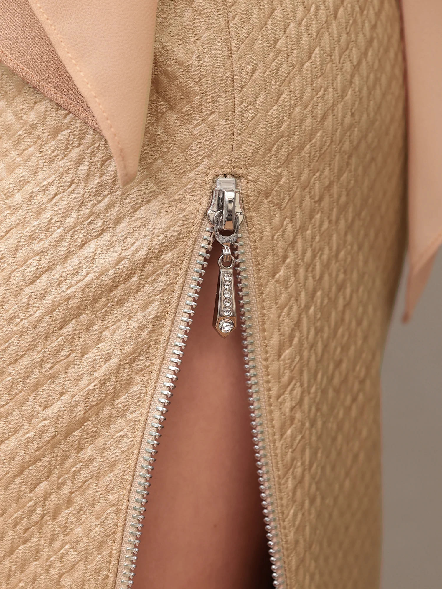 2way キャミソール シフォンケープ オープンショルダー ジップデザイン 膝丈ドレスのイメージ画像8