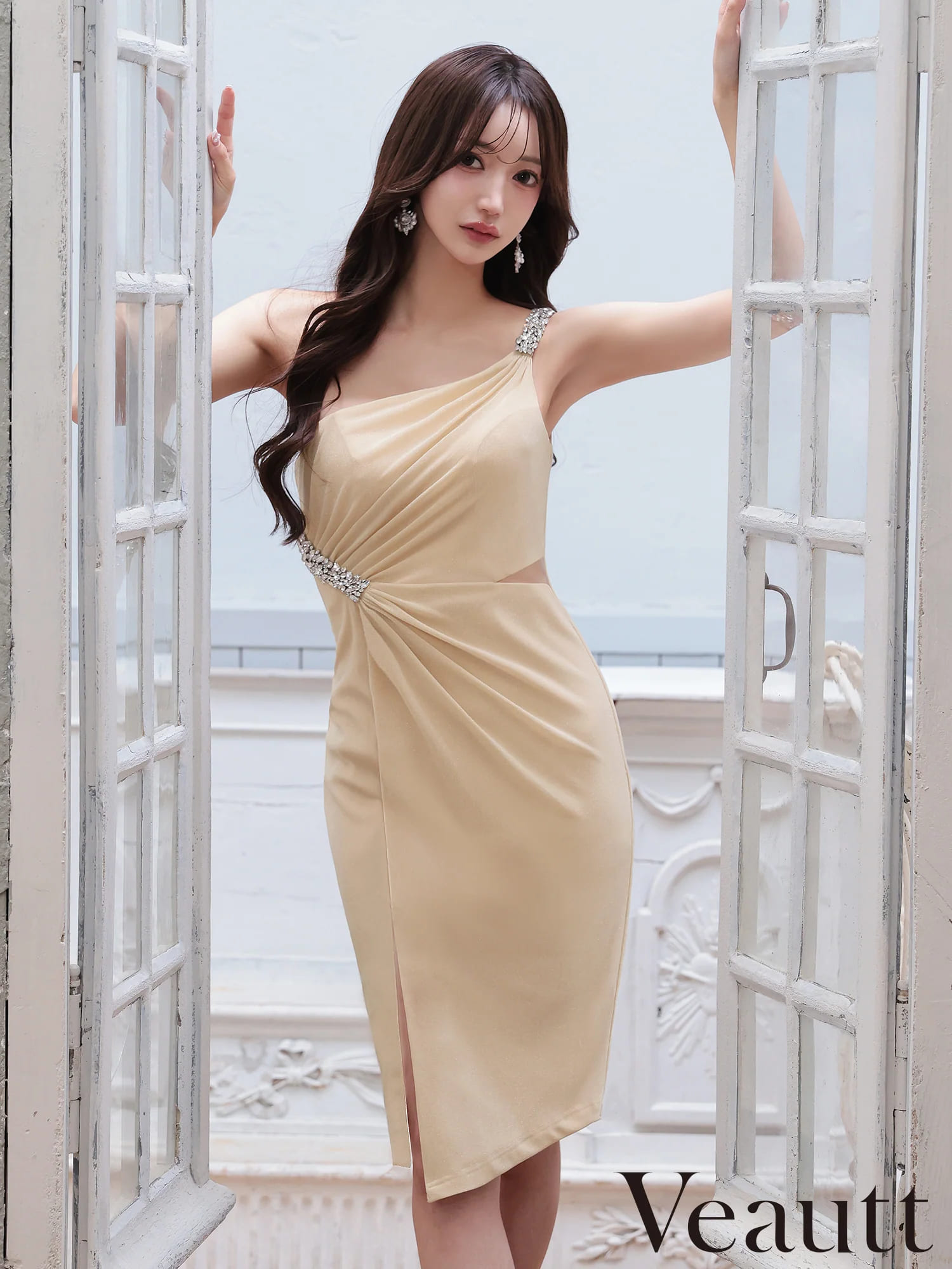 ワンショルダー ウエストカット タック ビジュー スリット タイト 膝丈ドレスのメイン画像