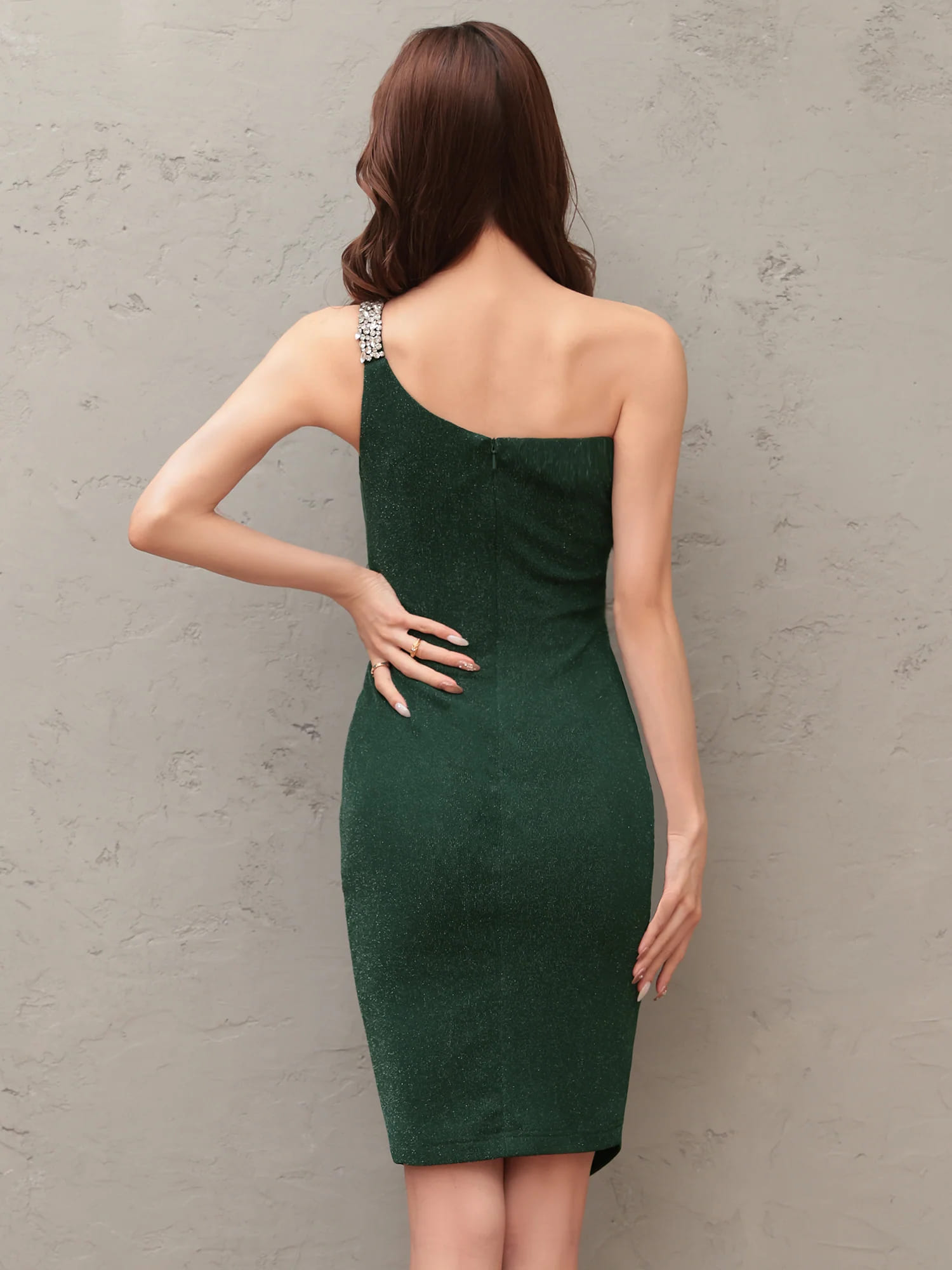 ワンショルダー ウエストカット タック ビジュー スリット タイト 膝丈ドレスのイメージ画像9
