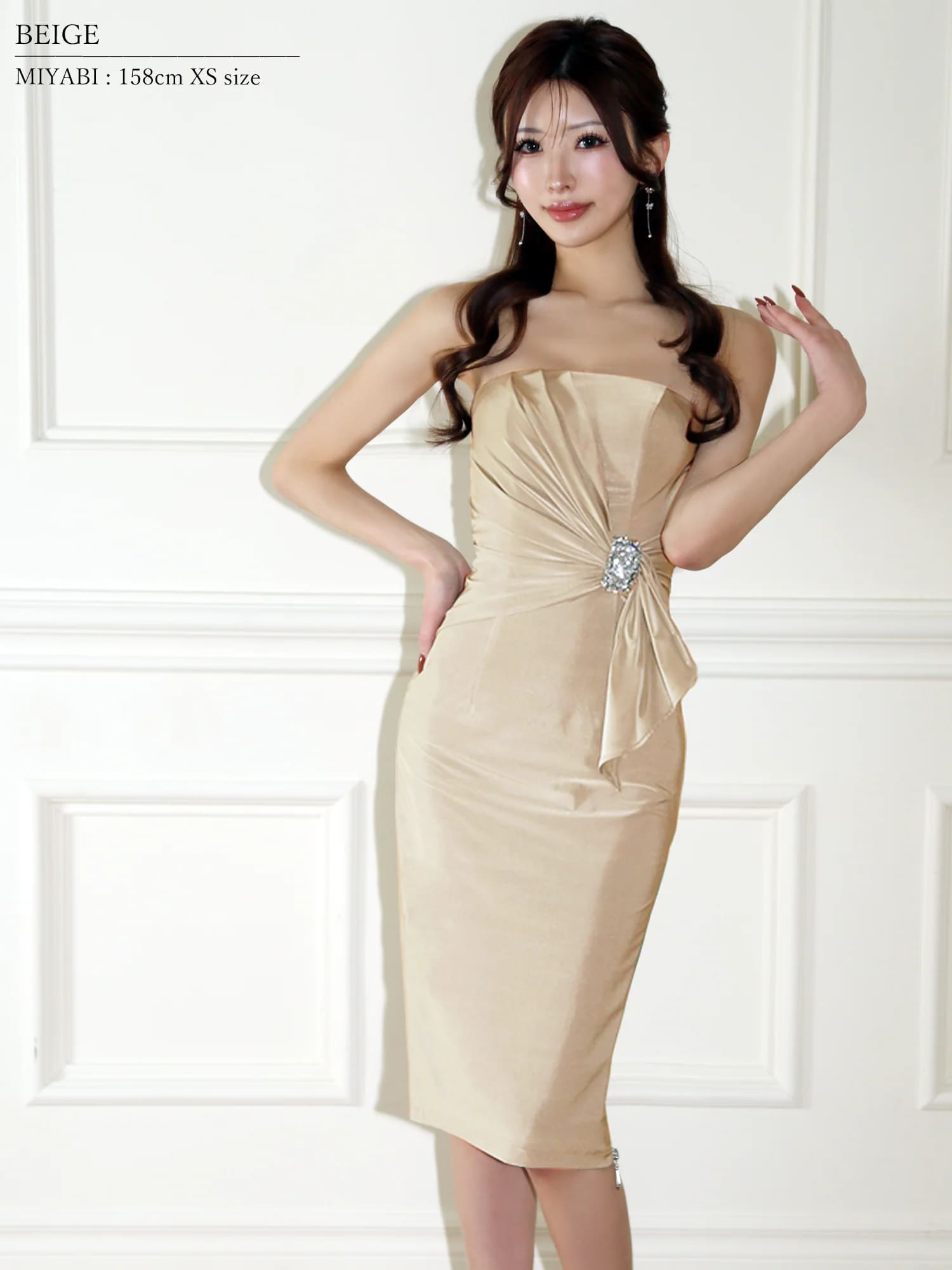 ベアトップ タックフリル ビジュー ジップデザイン タイト 膝丈ドレスのイメージ画像3